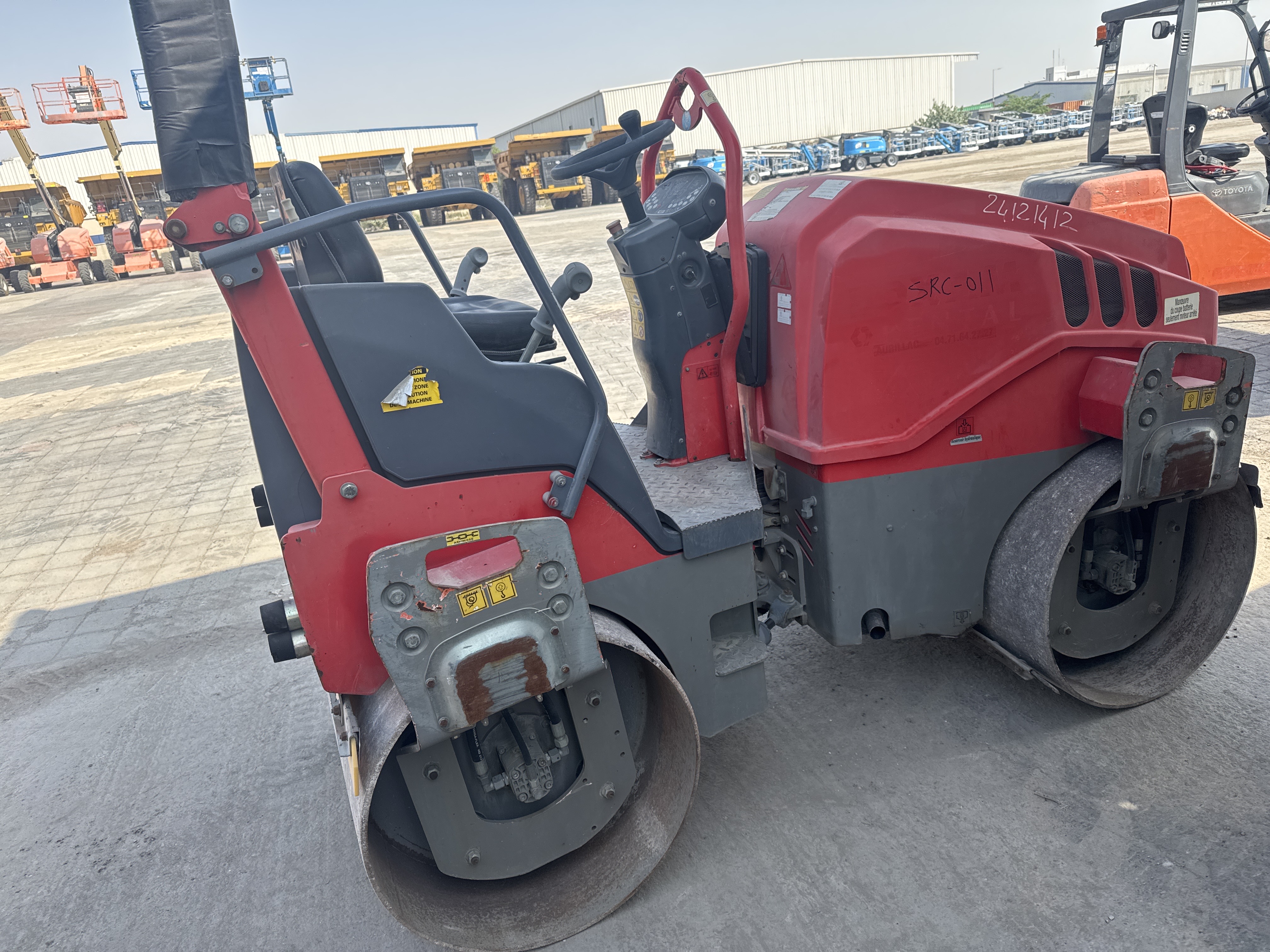 SRC-011-Hamm-HD-12-VV-Tandem-rollers-inspection-Structure-Paint-1