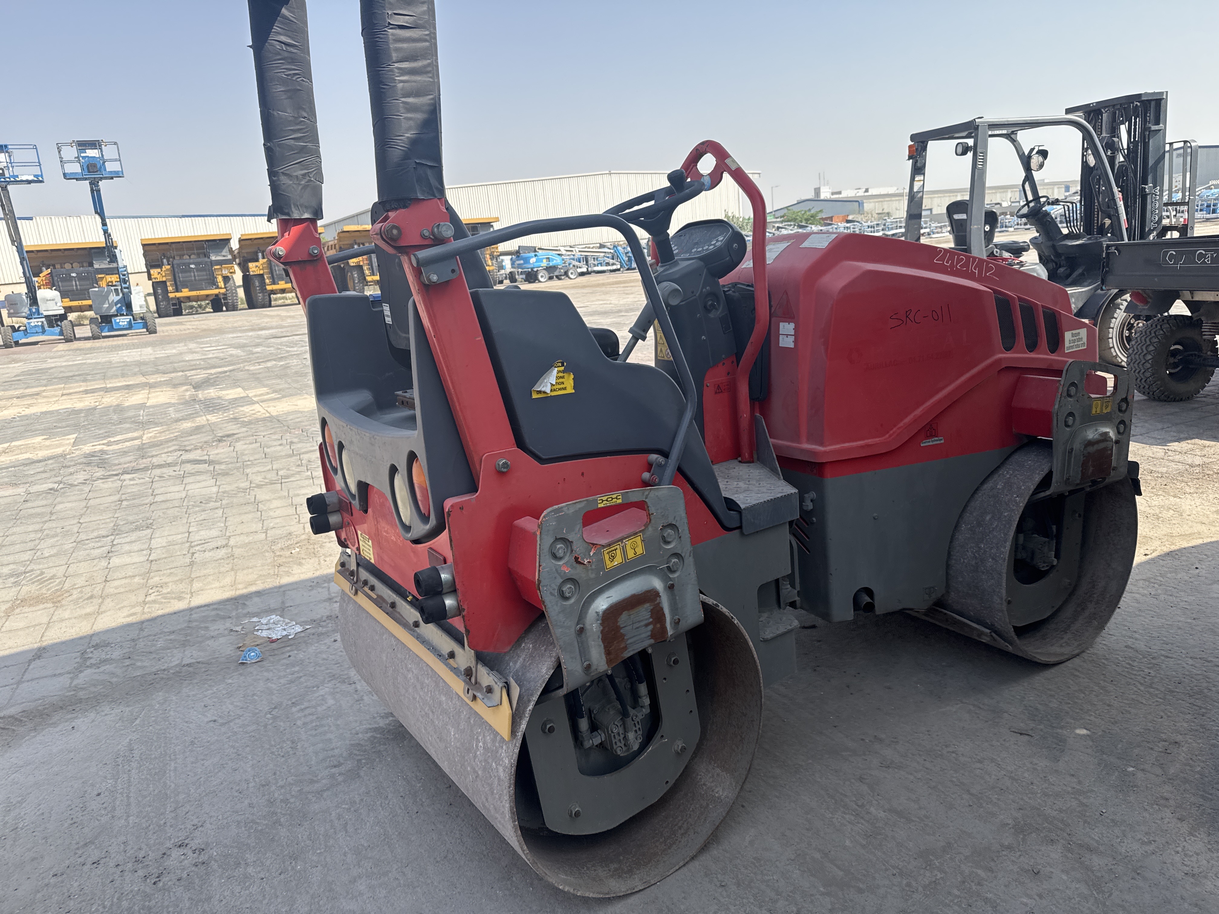 SRC-011-Hamm-HD-12-VV-Tandem-rollers-inspection-Structure-Paint-1