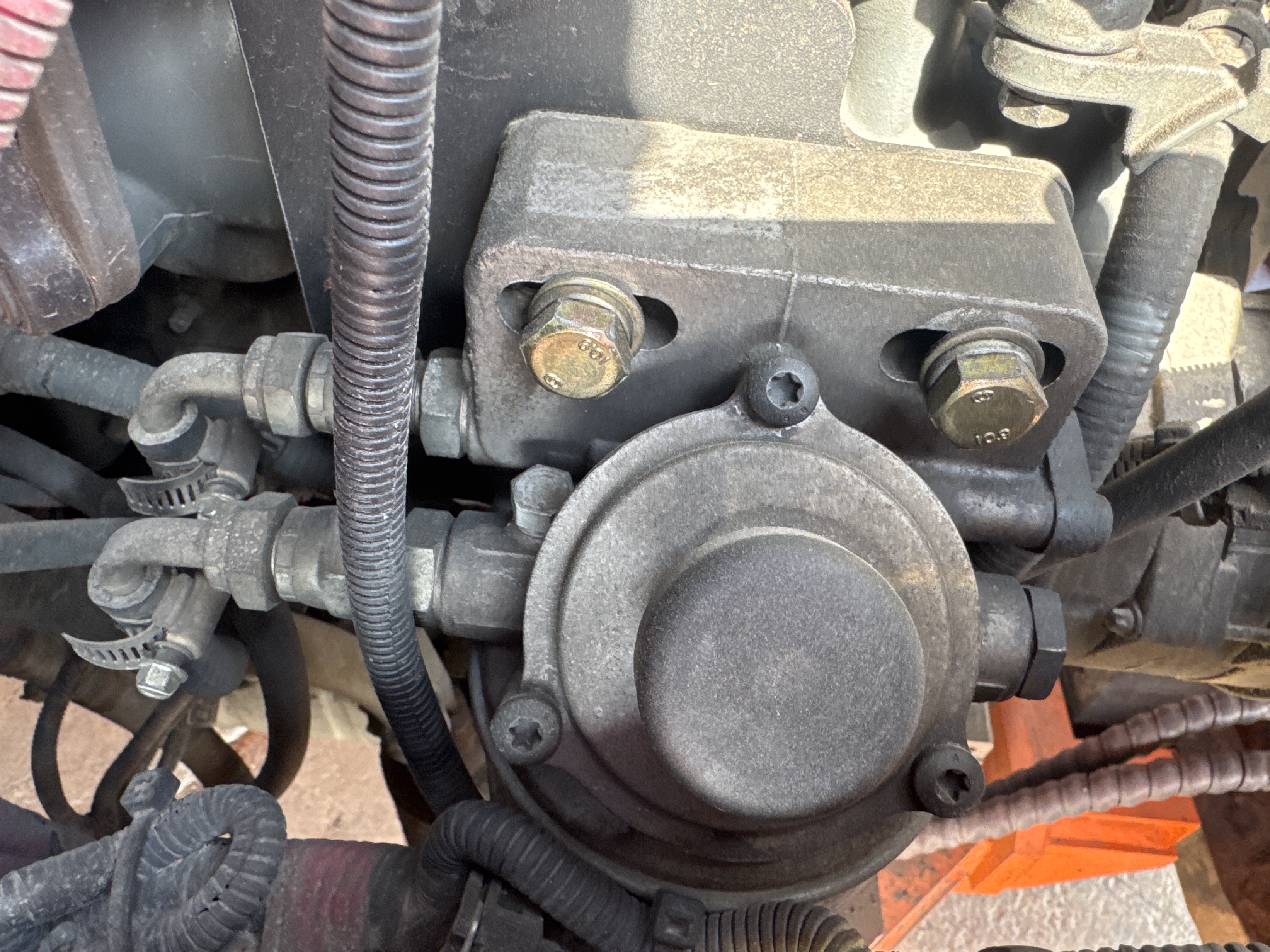 FLM-023-Doosan-D130S-5-Forklifts-inspection-Engine-Fuel-leaks-1