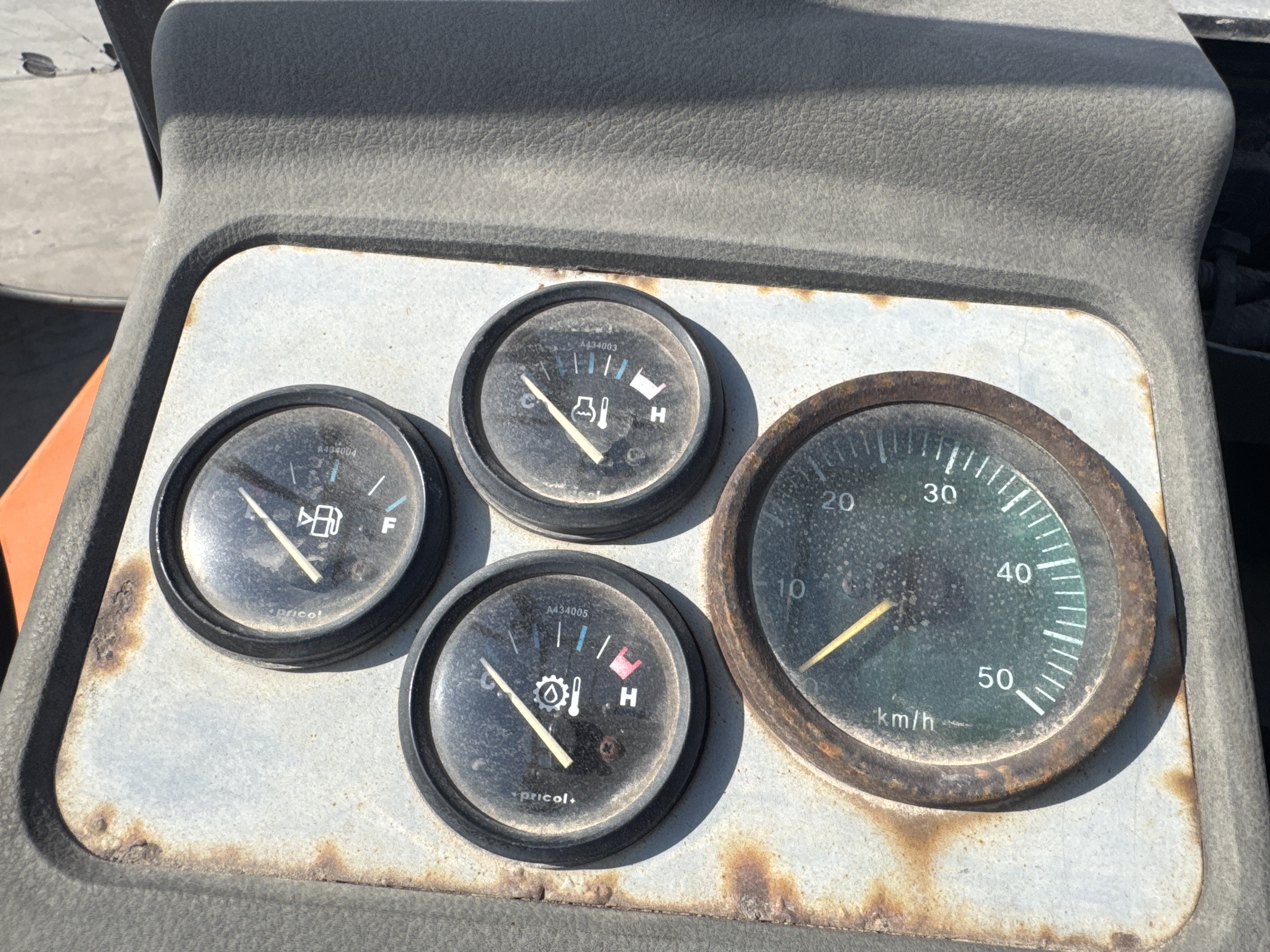 FLM-023-Doosan-D130S-5-Forklifts-inspection-Cabin-Instrument-cluster-2