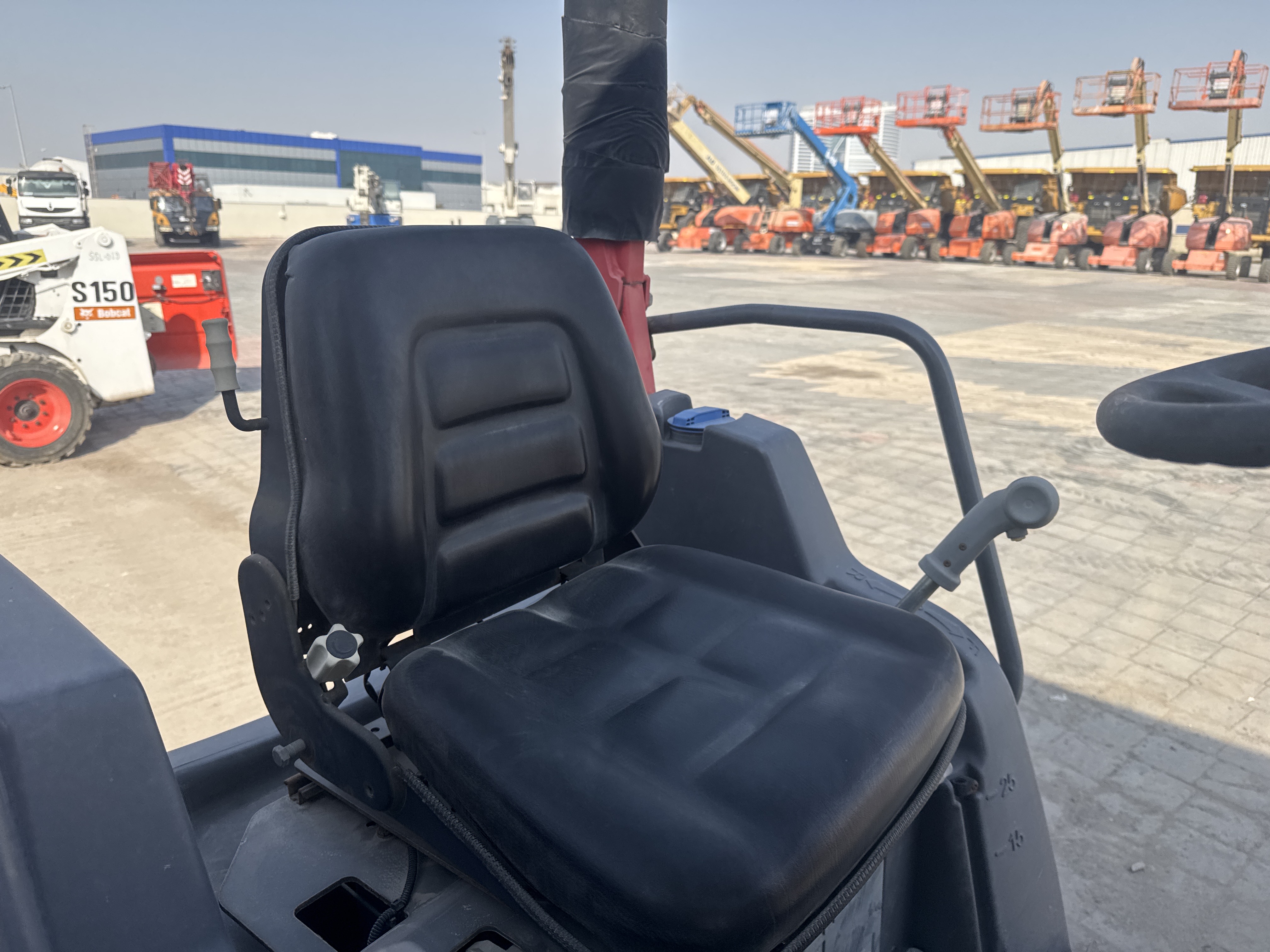 SRC-011-Hamm-HD-12-VV-Tandem-rollers-inspection-Cabin-Seats/armrests-1