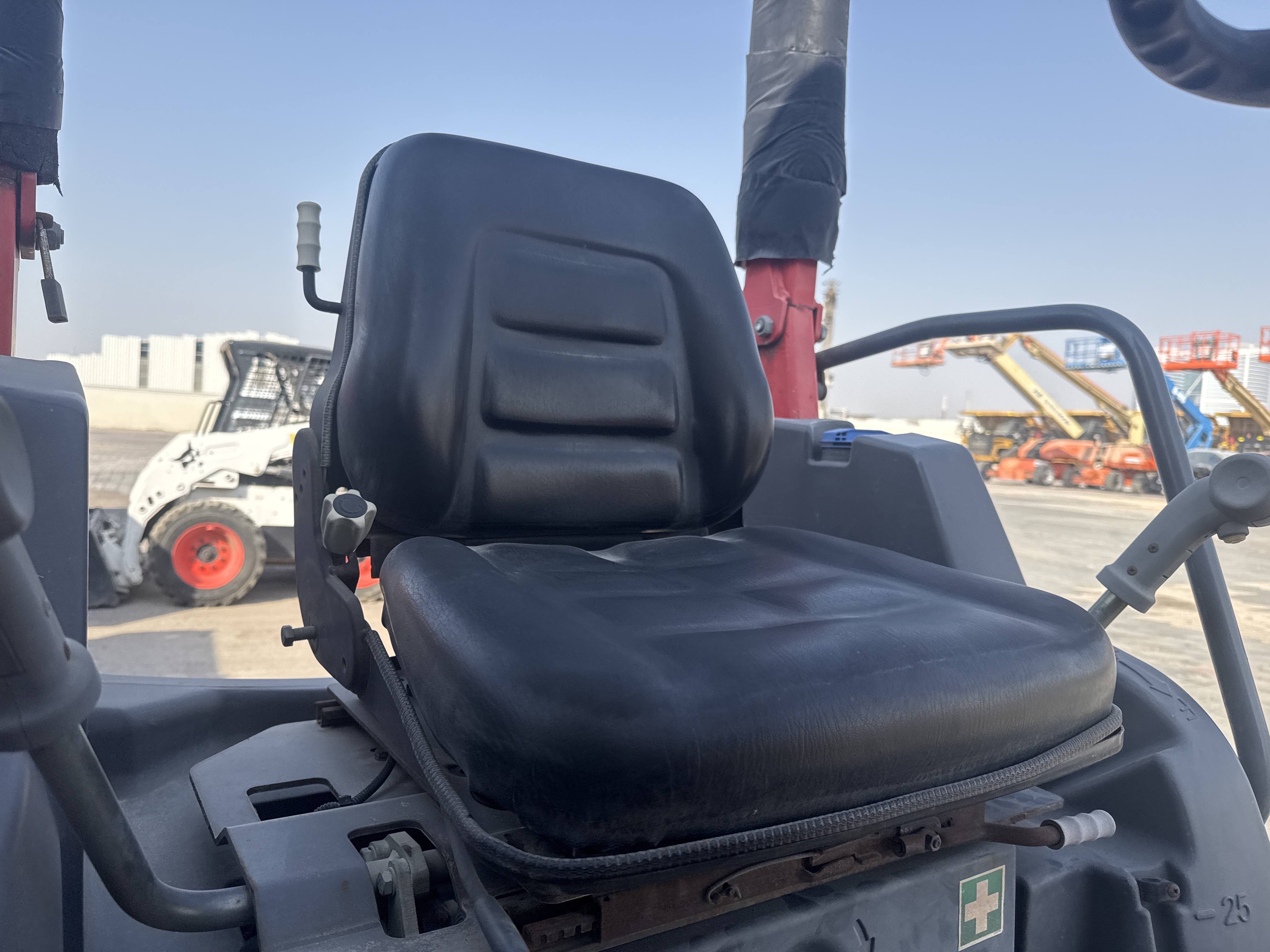 SRC-011-Hamm-HD-12-VV-Tandem-rollers-inspection-Cabin-Seats/armrests-1