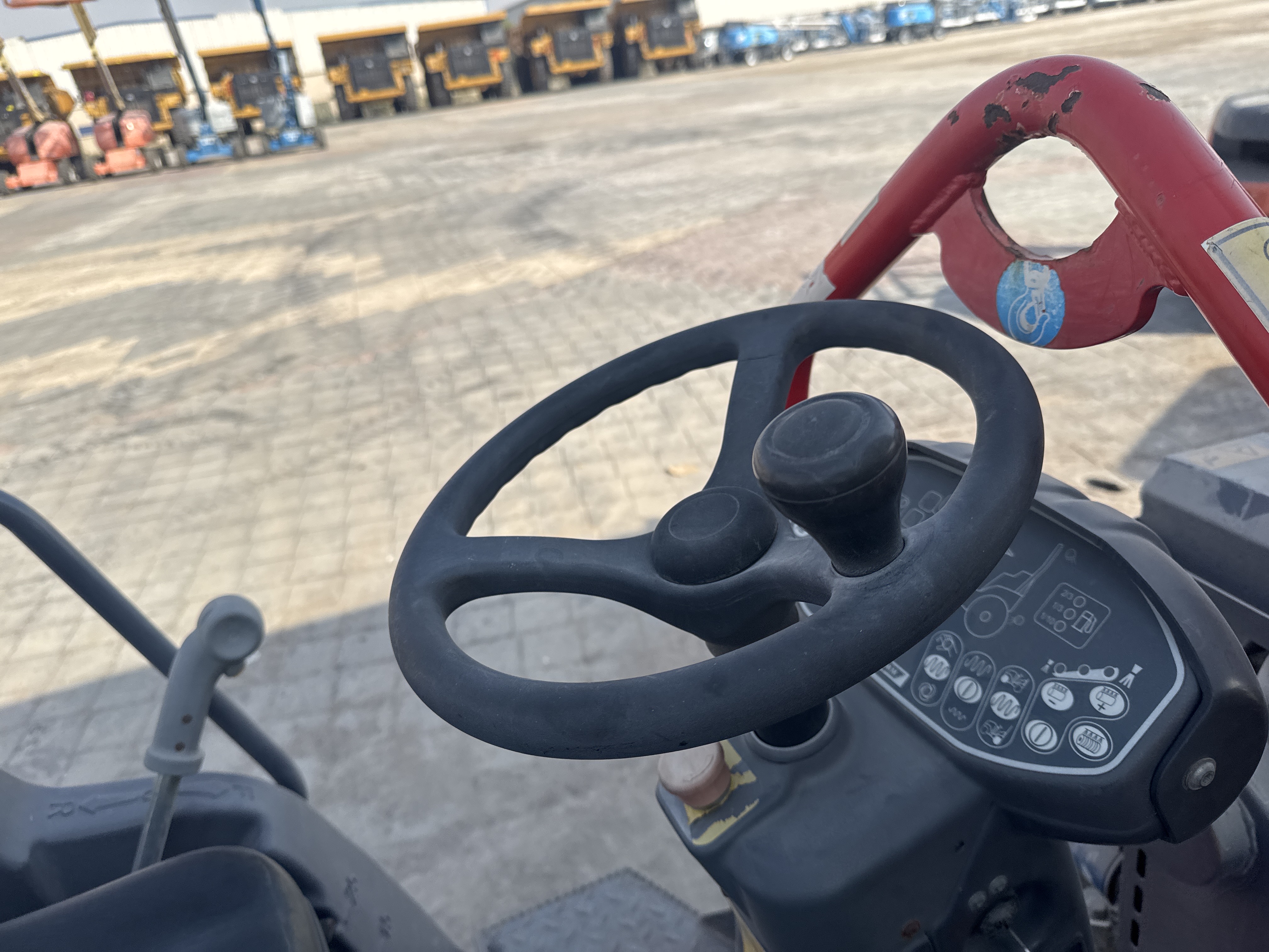 SRC-011-Hamm-HD-12-VV-Tandem-rollers-inspection-Cabin-Steering-controls-1