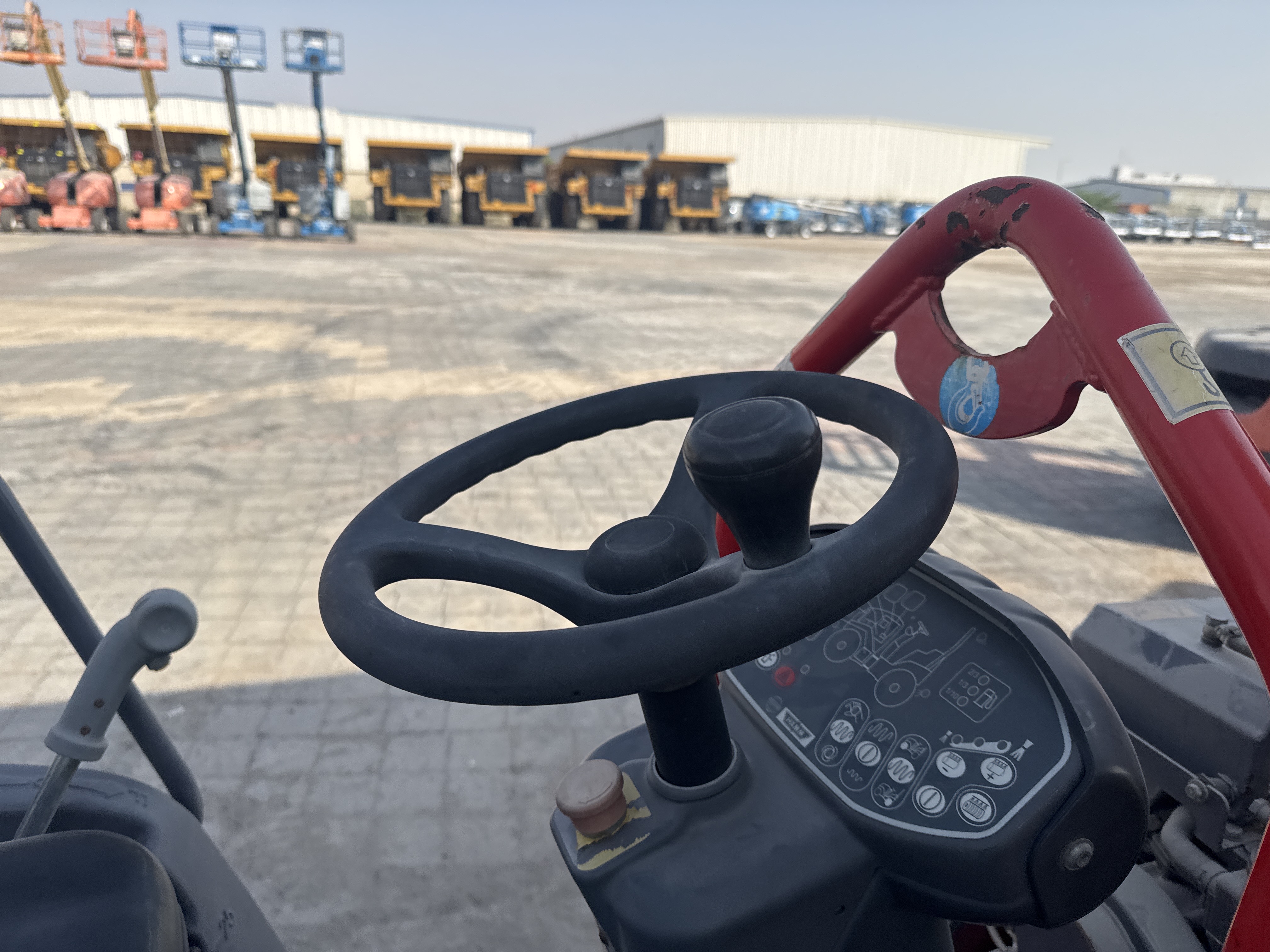 SRC-011-Hamm-HD-12-VV-Tandem-rollers-inspection-Cabin-Steering-controls-1