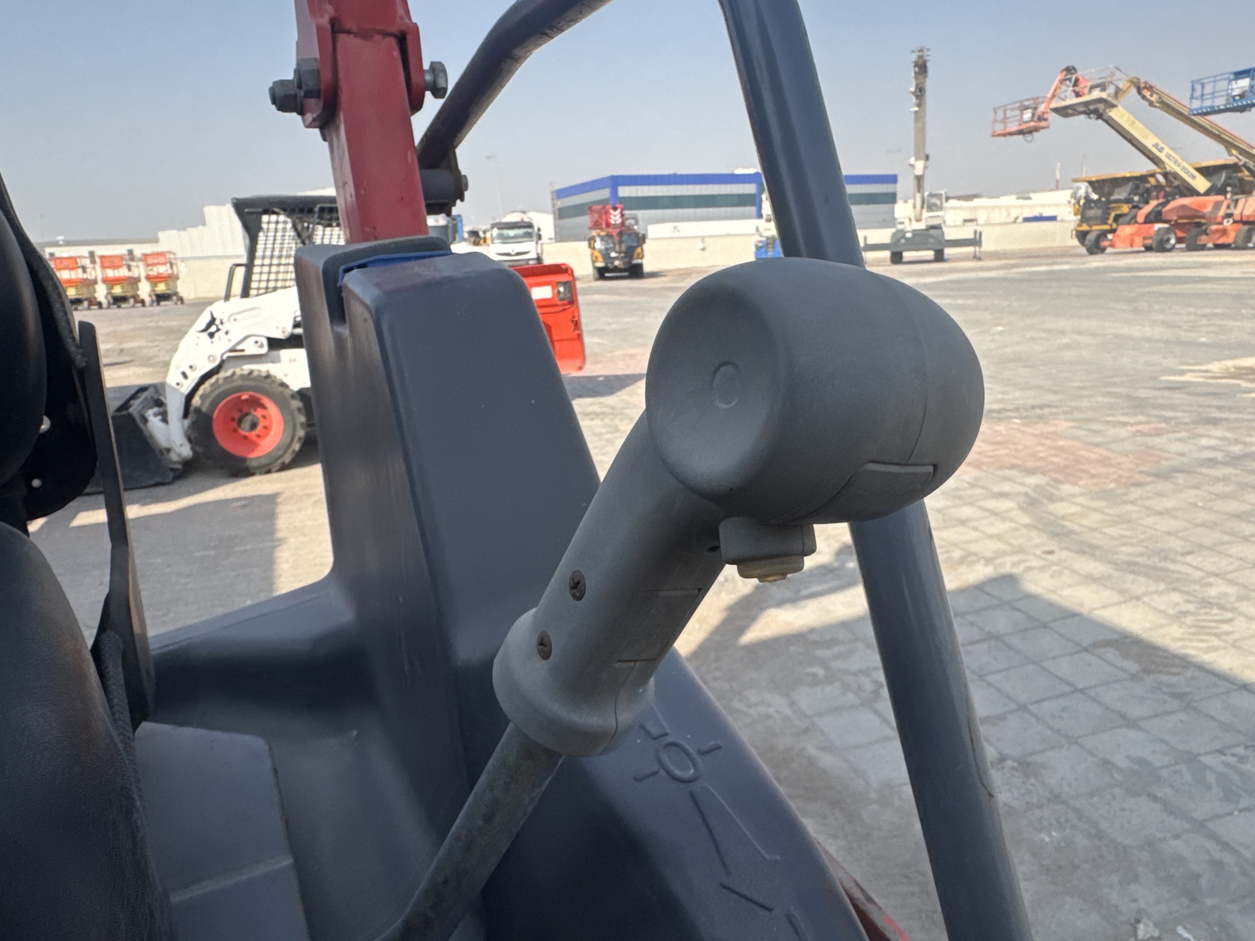 SRC-011-Hamm-HD-12-VV-Tandem-rollers-inspection-Cabin-Joysticks-1