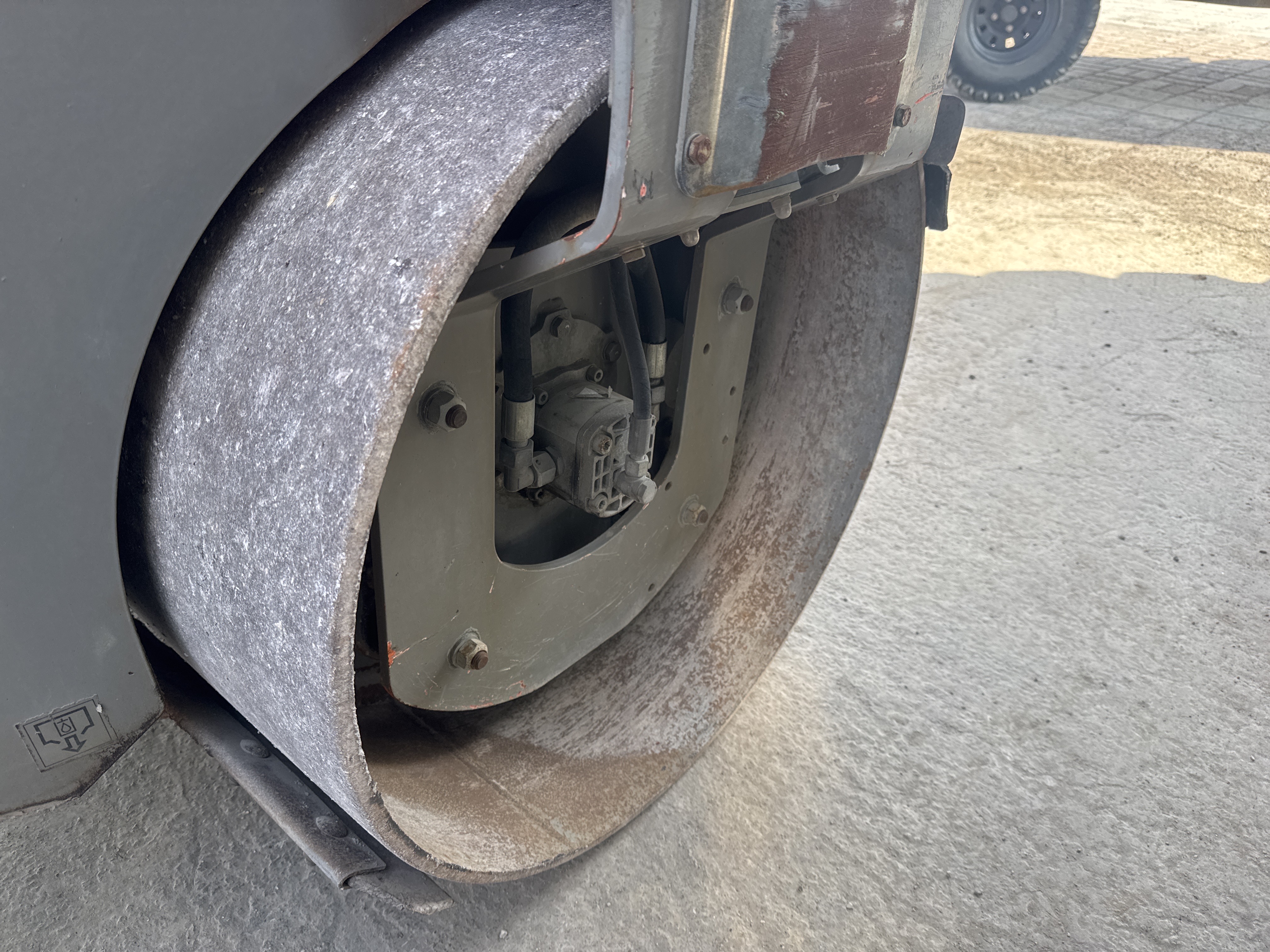 SRC-011-Hamm-HD-12-VV-Tandem-rollers-inspection-Chassis-Front-drum-1