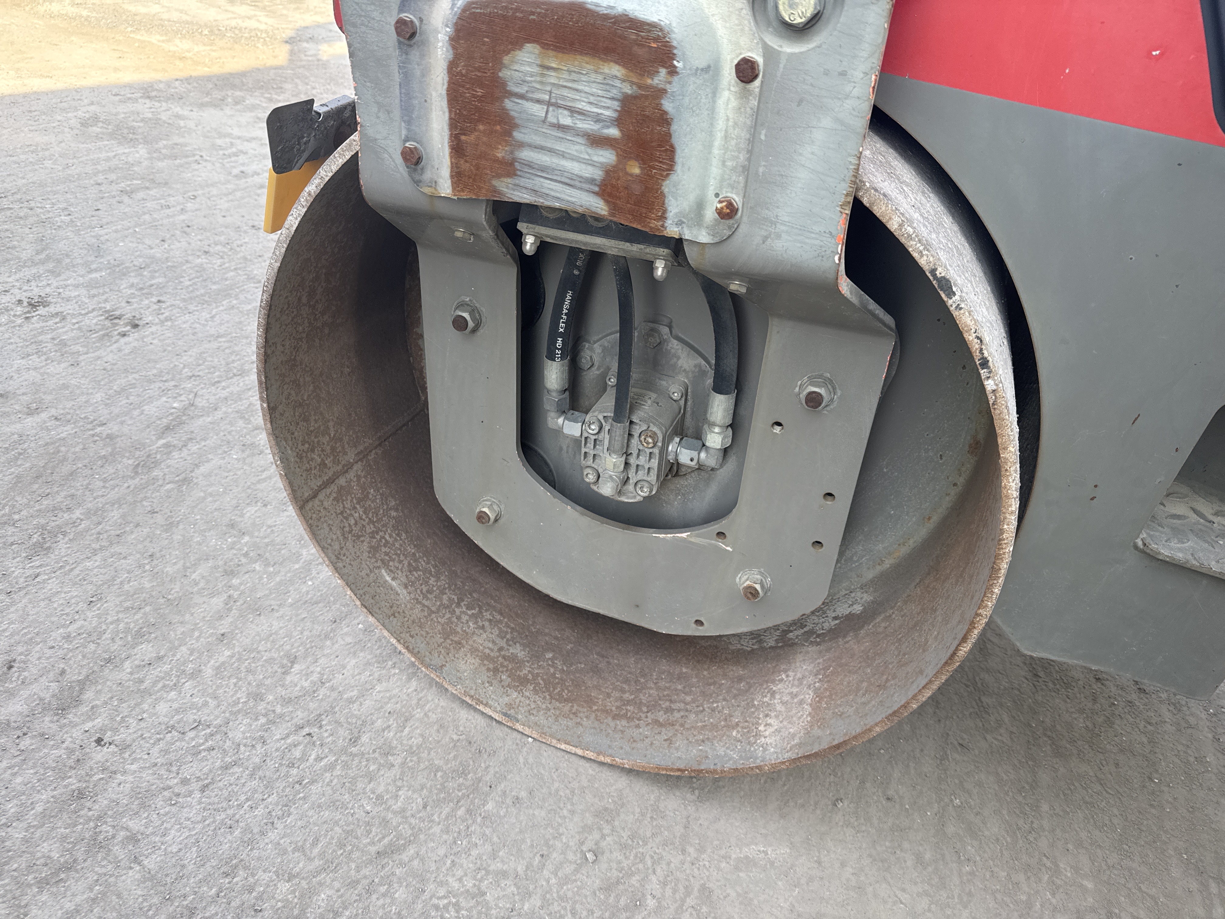 SRC-011-Hamm-HD-12-VV-Tandem-rollers-inspection-Chassis-Rear-drum-1