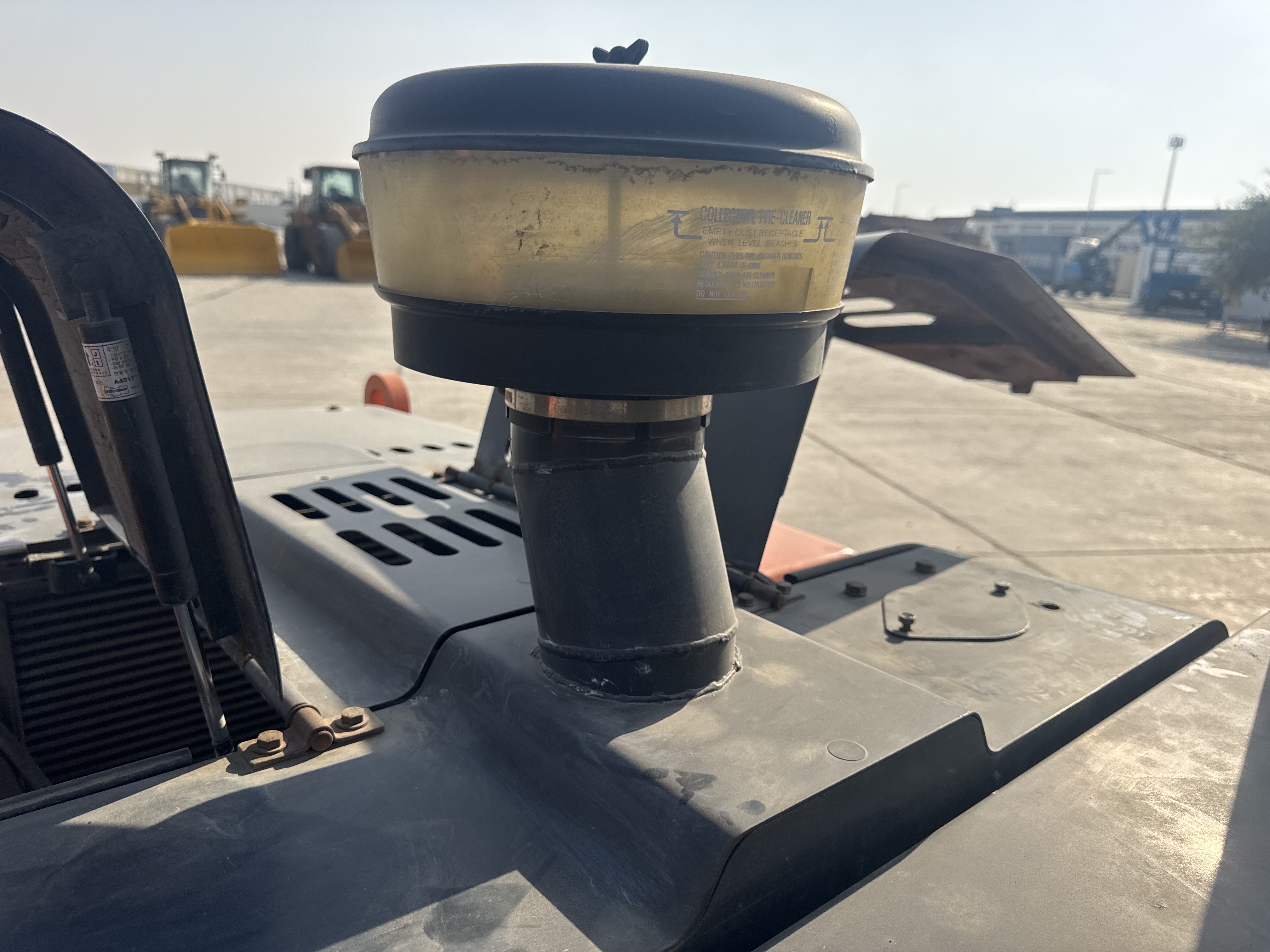 FLM-023-Doosan-D130S-5-Forklifts-inspection-Engine-Air-intake-system-1