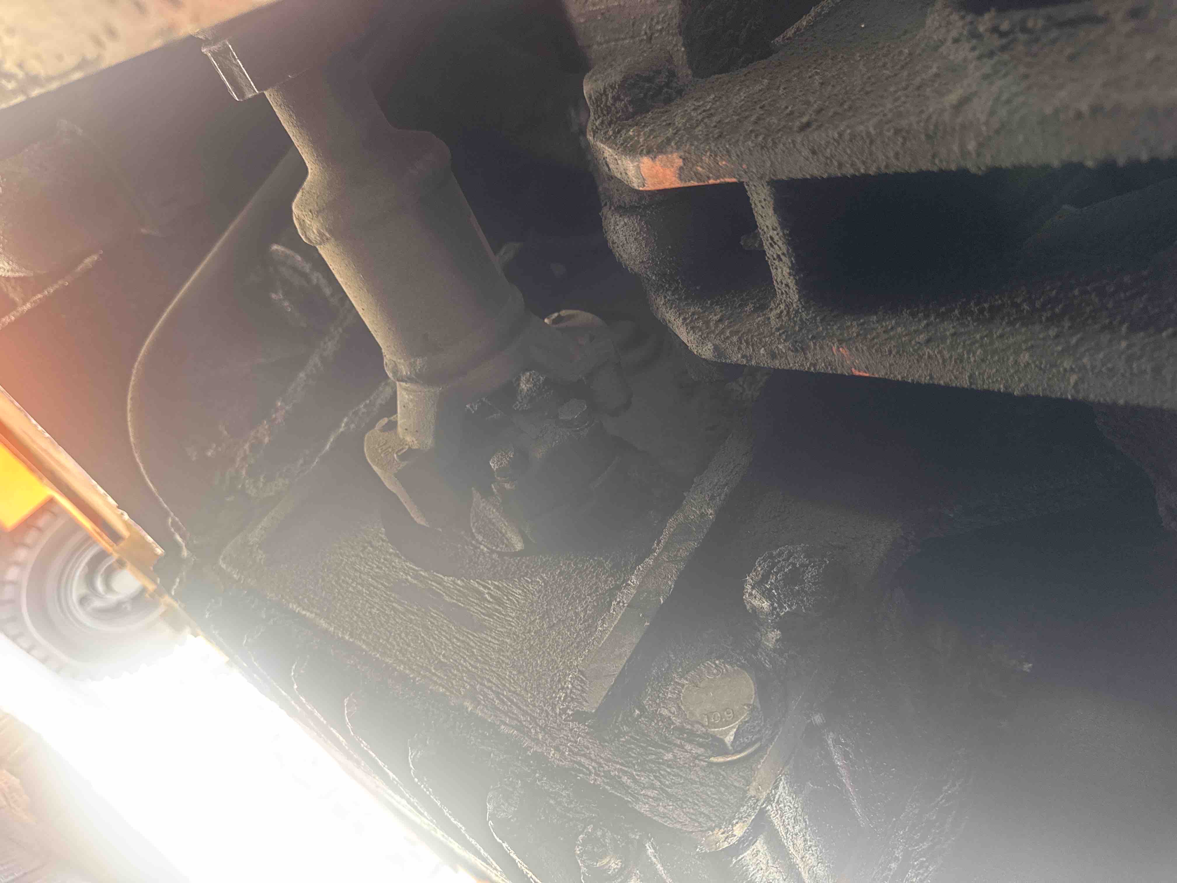 FLM-023-Doosan-D130S-5-Forklifts-inspection-Drive-system-Propeller-shaft-1