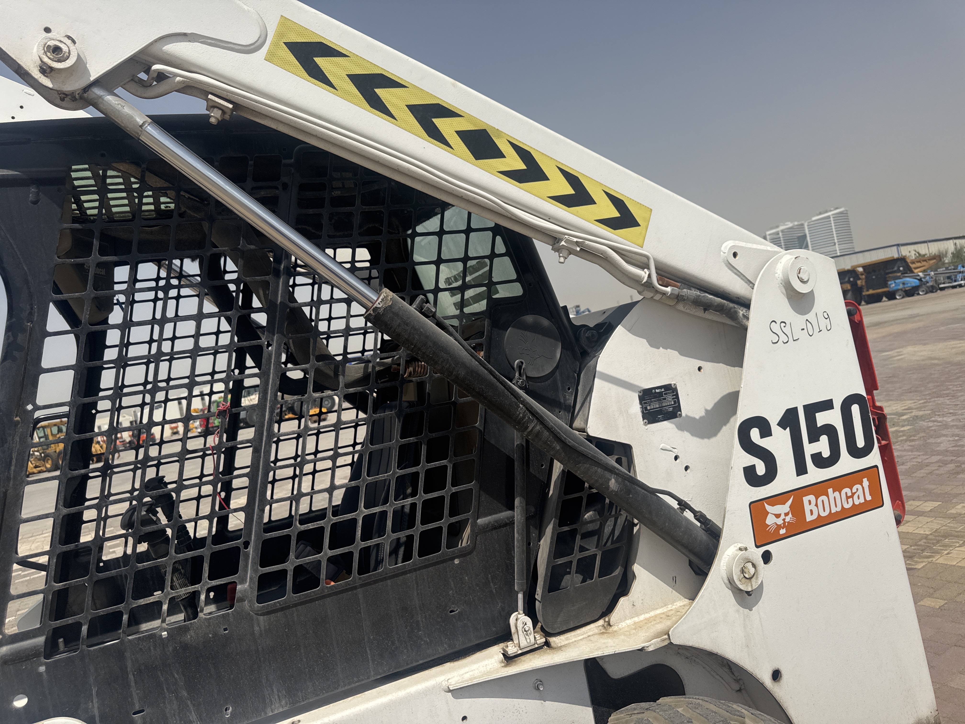 SSL-019-بوبكات-S150-لوادر-انزلاقية-بعجلات-فحص-الهيدروليك-اسطوانات-رفع-اللودر-1