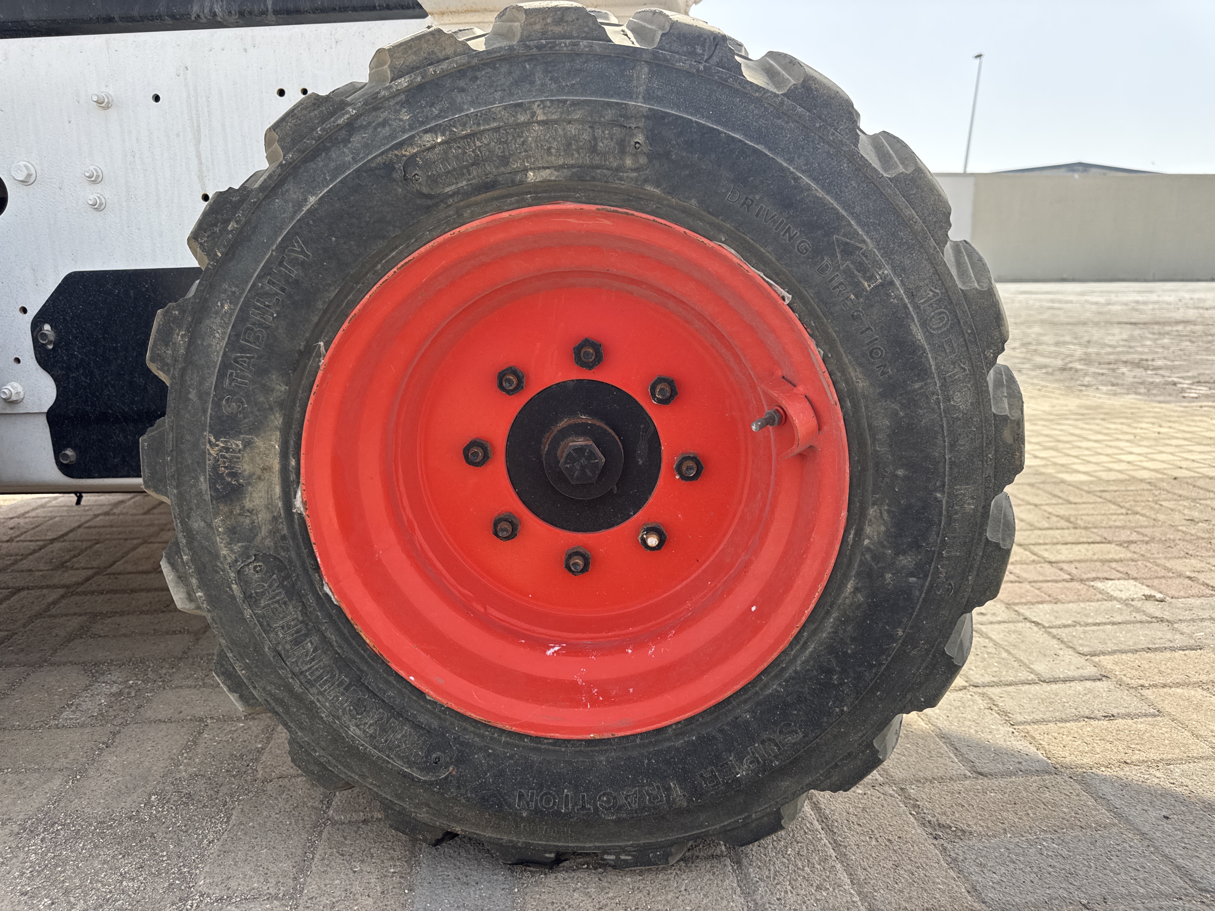 SSL-019-بوبكات-S150-لوادر-انزلاقية-بعجلات-فحص-الهيكل-الإطار-الأمامي-الأيمن-/-محور-العجلة---الحالة-1