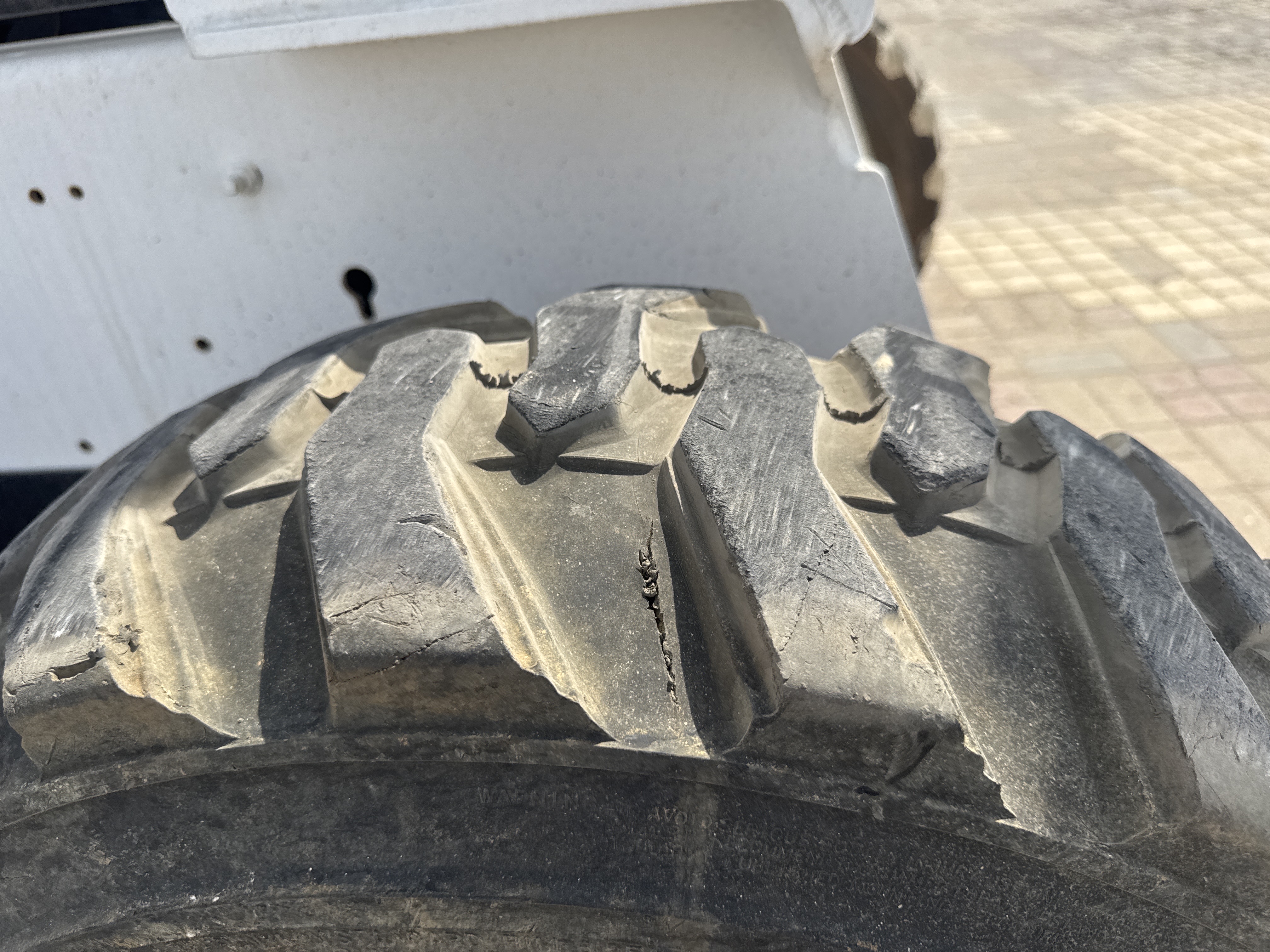 SSL-019-بوبكات-S150-لوادر-انزلاقية-بعجلات-فحص-الهيكل-الإطار-الأمامي-الأيمن-/-محور-العجلة---الحالة-1