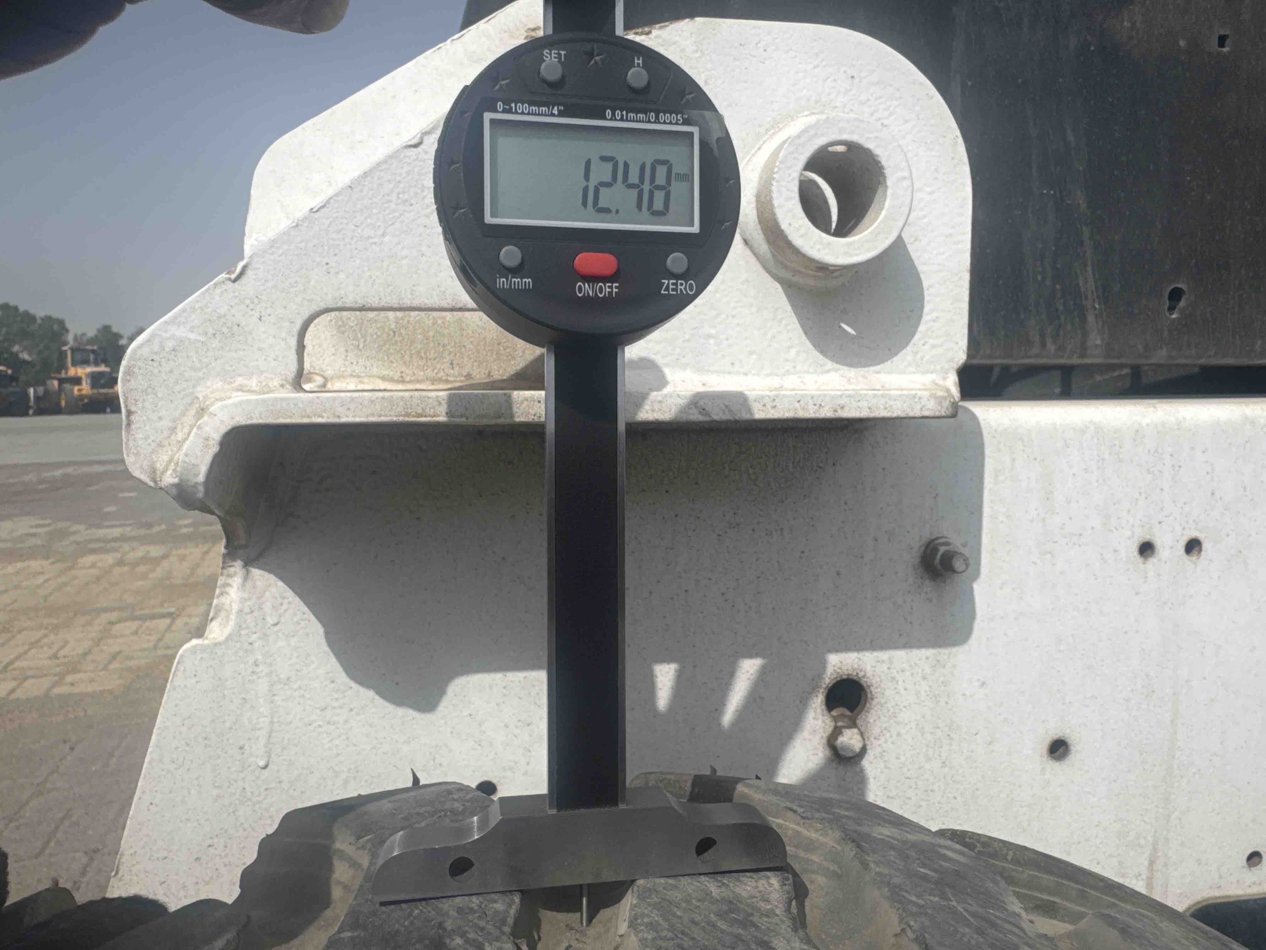 SSL-019-بوبكات-S150-لوادر-انزلاقية-بعجلات-فحص-الهيكل-الإطار-الأمامي-الأيسر---عمق-المداس-1