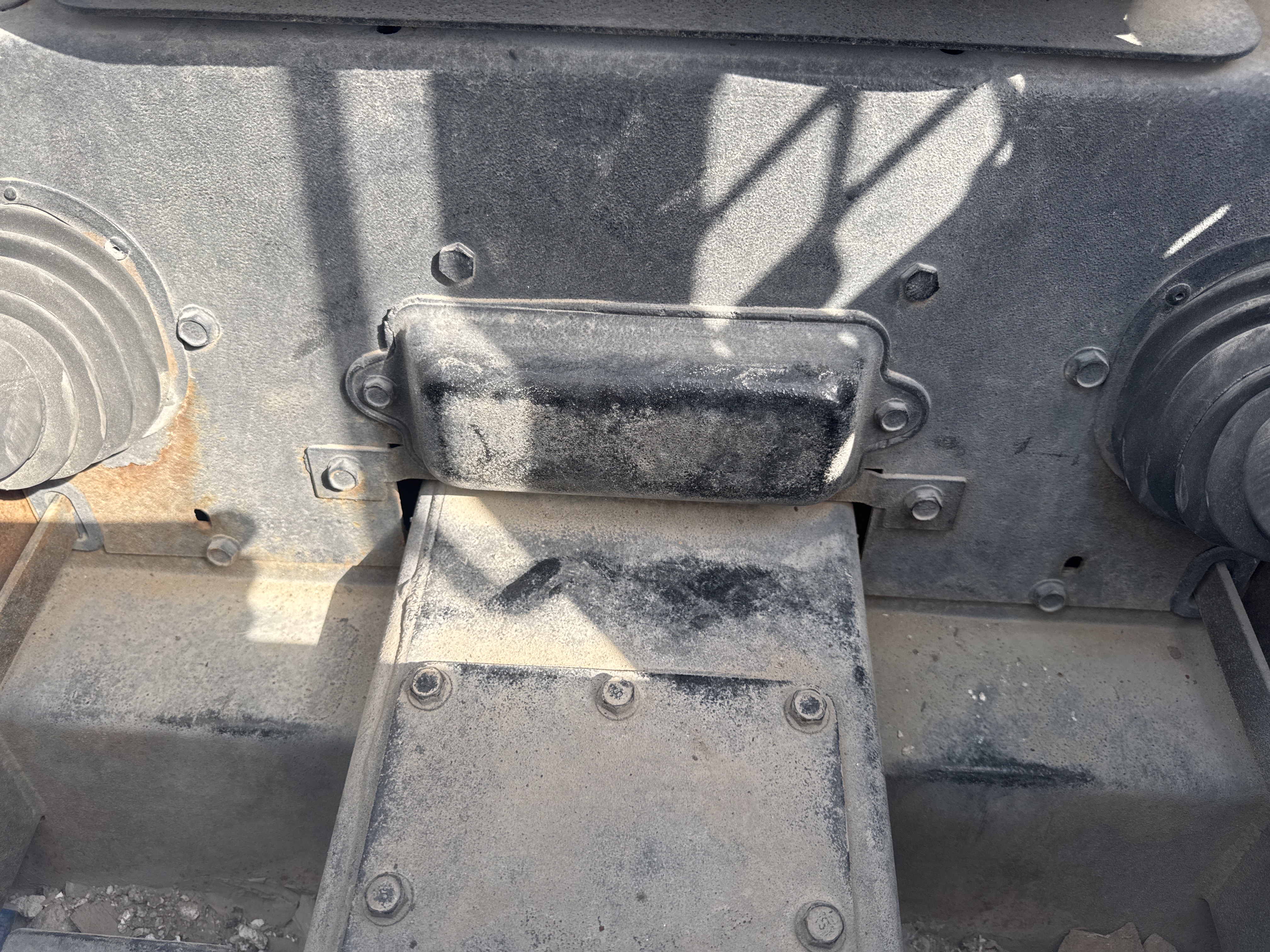 SSL-019-بوبكات-S150-لوادر-انزلاقية-بعجلات-فحص-الإلكترونيات-صندوق-الصمامات-1