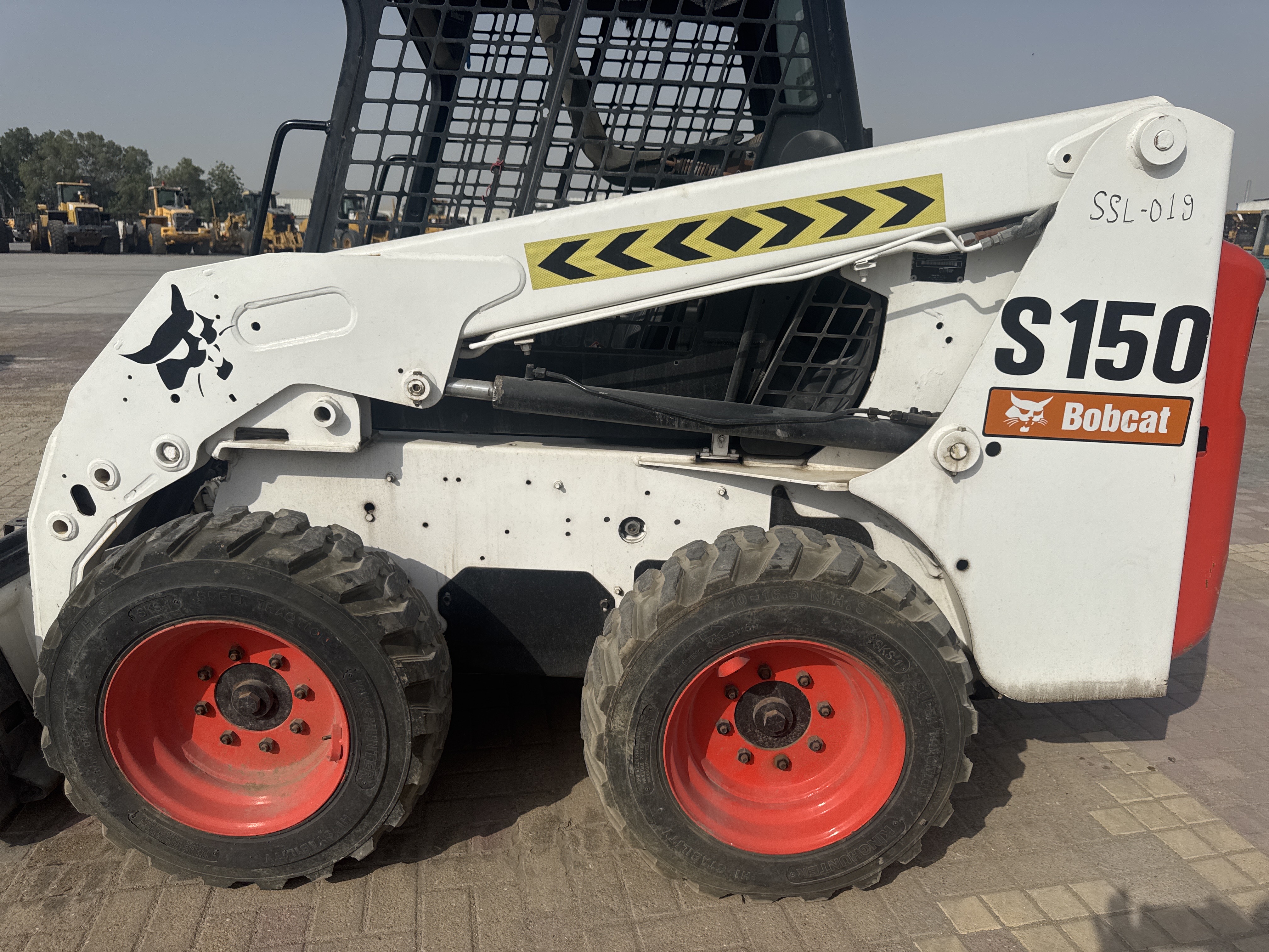 SSL-019-بوبكات-S150-لوادر-انزلاقية-بعجلات-فحص-الهيكل-الصبغ-1