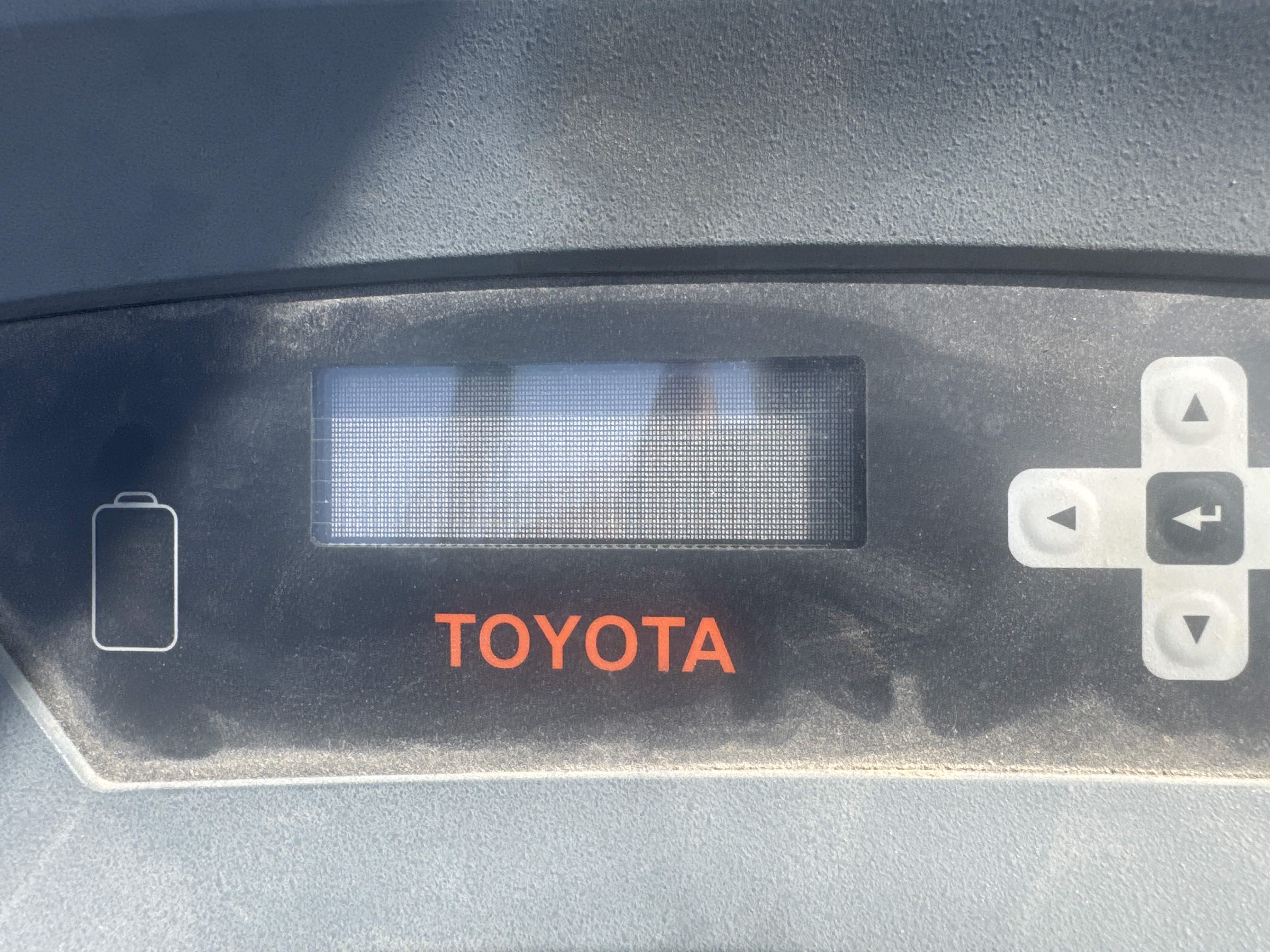 RTM-009-Toyota-9BRU23-Reach-trucks-inspection-Cabin-Electronic-instrument-board-1