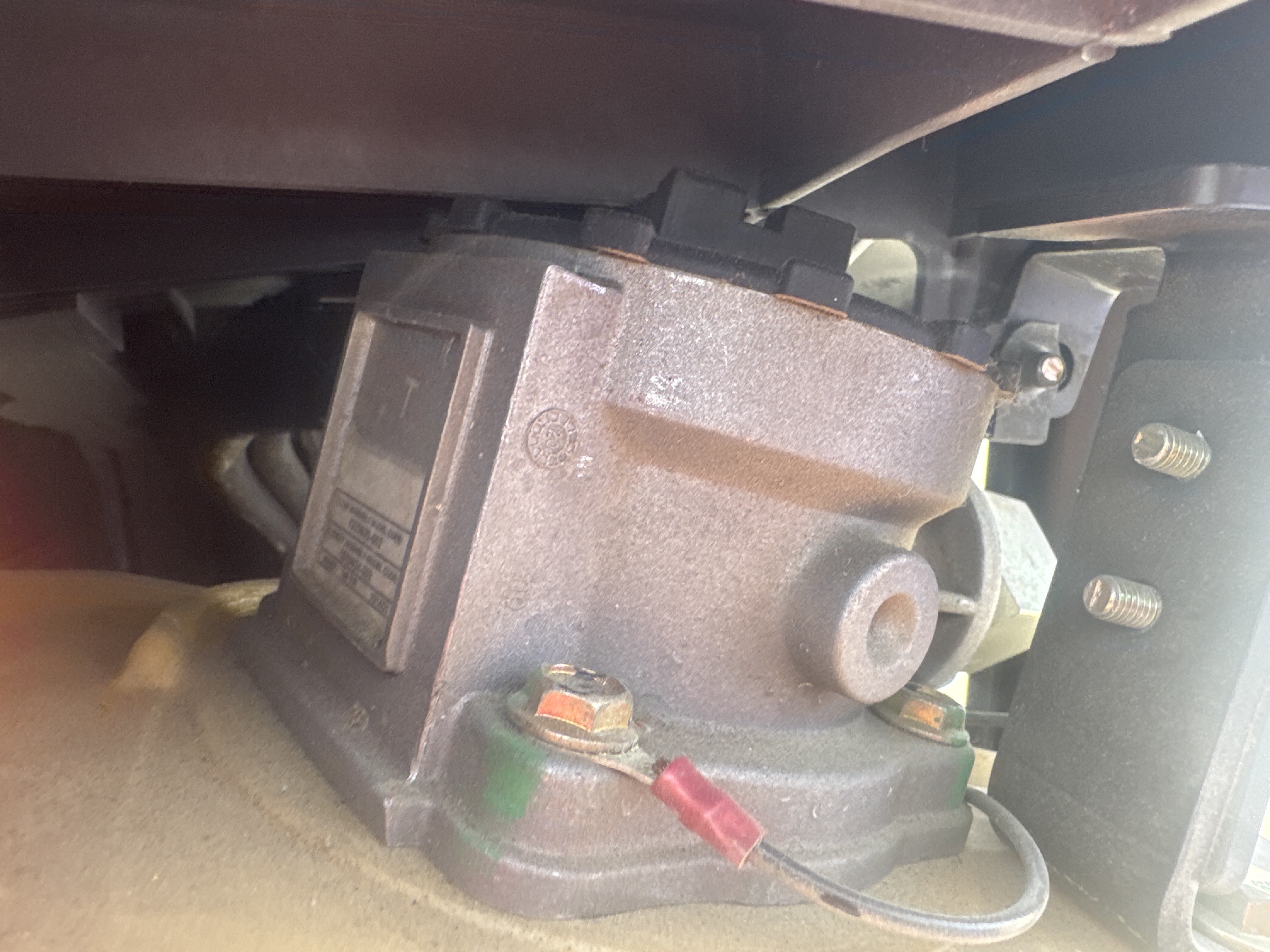 RTM-009-Toyota-9BRU23-Reach-trucks-inspection-Hydraulics-Hydraulic-pump-1