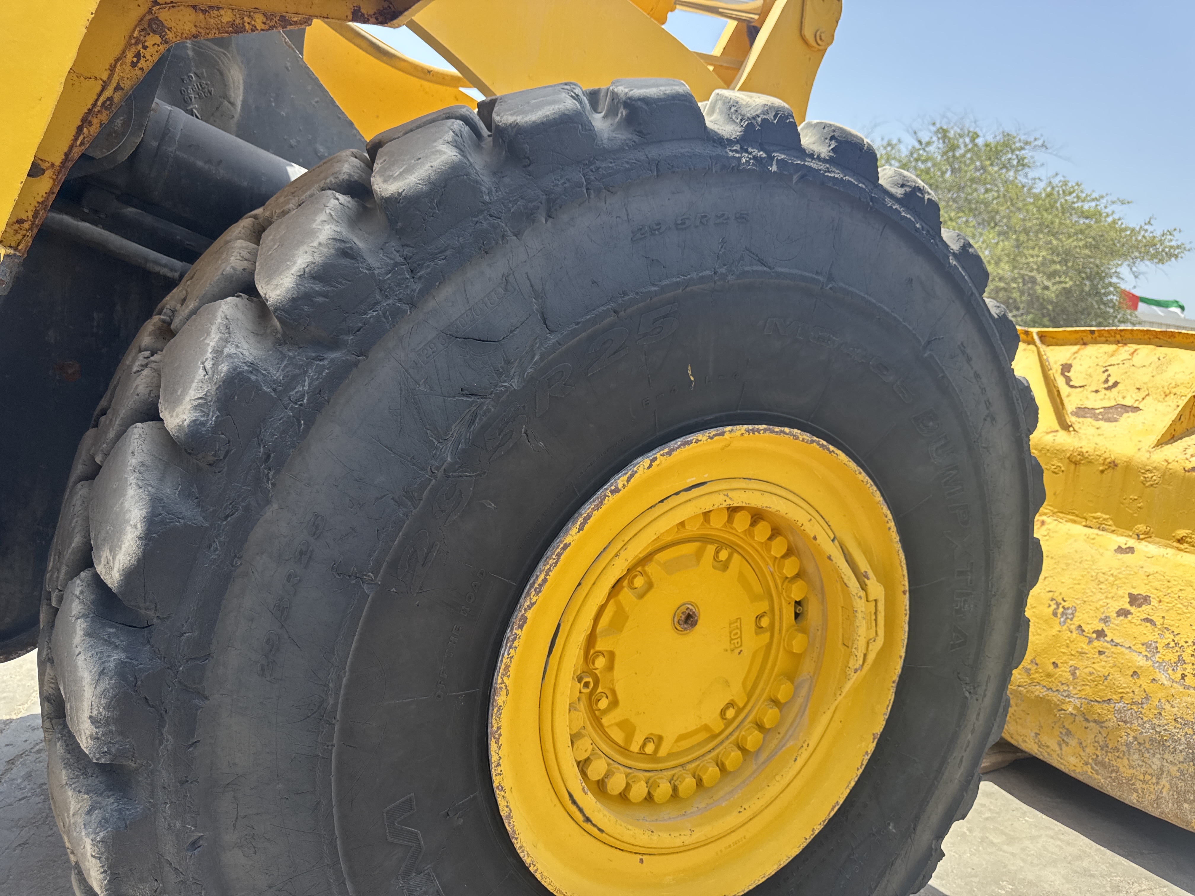 WHL-018-كوماتسو-WA500-6R-لوادر-بعجلات-فحص-الهيكل-الإطار-الأمامي-الأيمن-/-محور-العجلة---الحالة-1