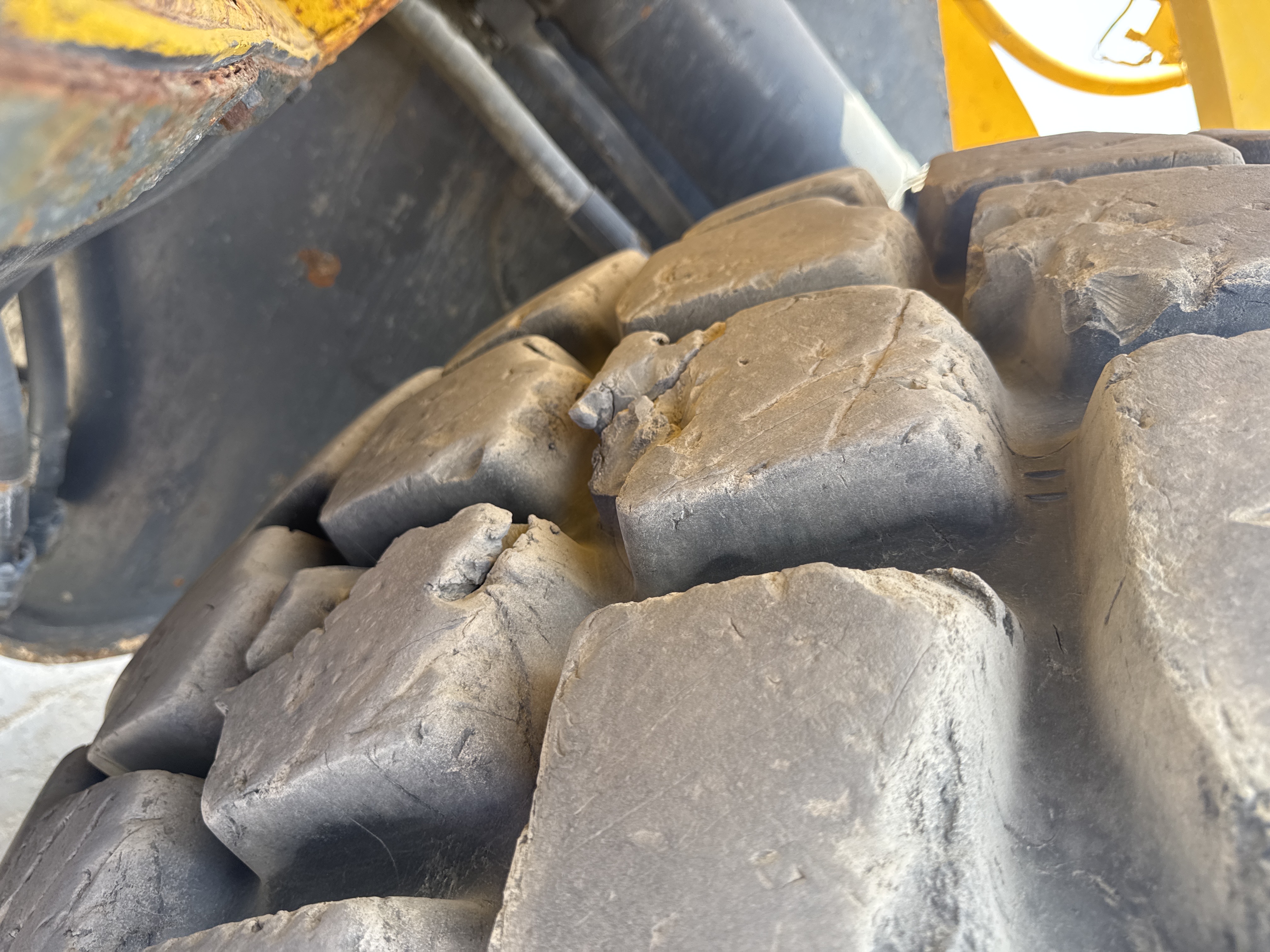 WHL-018-كوماتسو-WA500-6R-لوادر-بعجلات-فحص-الهيكل-الإطار-الأمامي-الأيمن-/-محور-العجلة---الحالة-1
