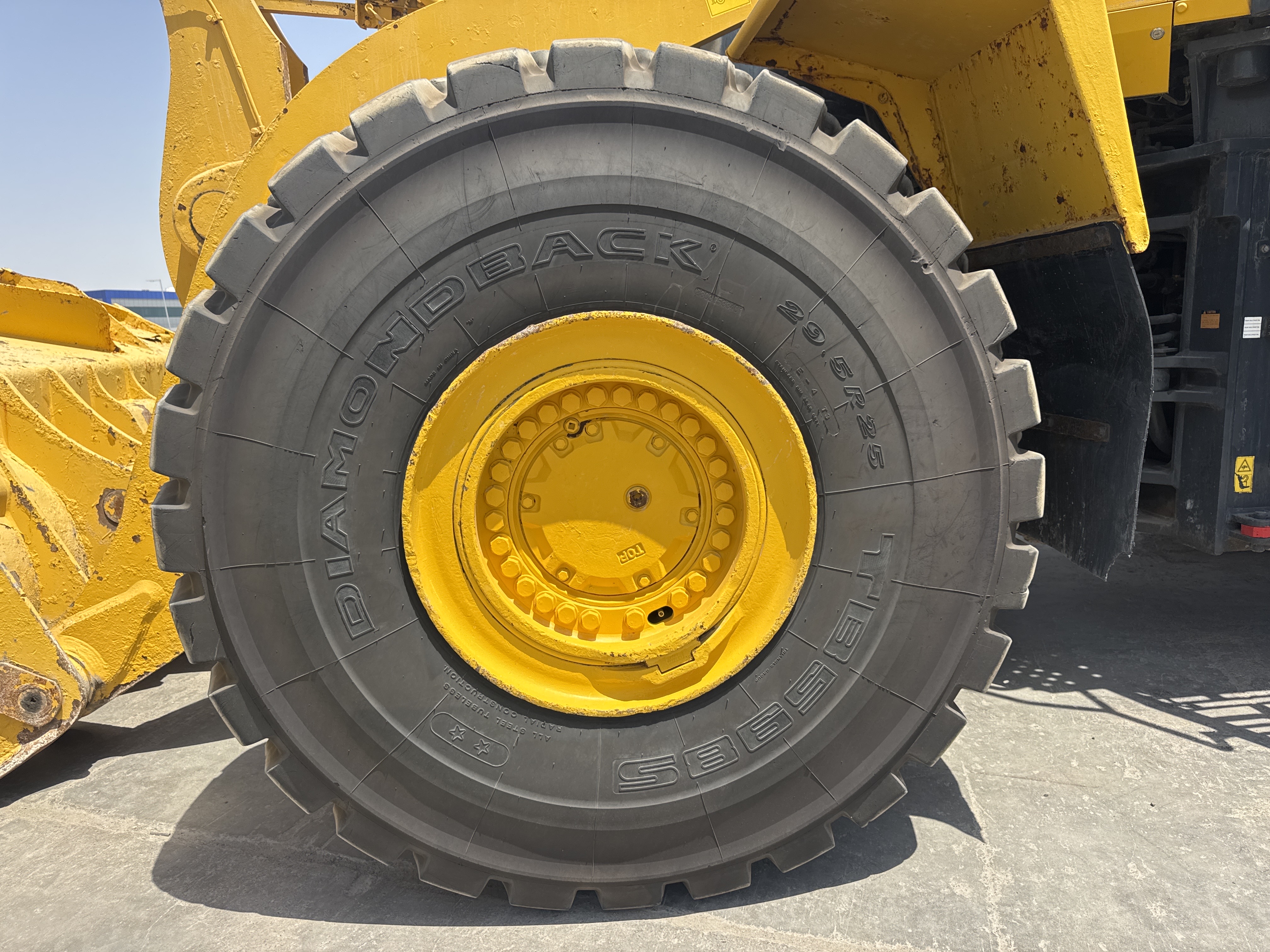 WHL-018-كوماتسو-WA500-6R-لوادر-بعجلات-فحص-الهيكل-الإطار-الأمامي-الأيسر-/-محور-العجلة---الحالة-1