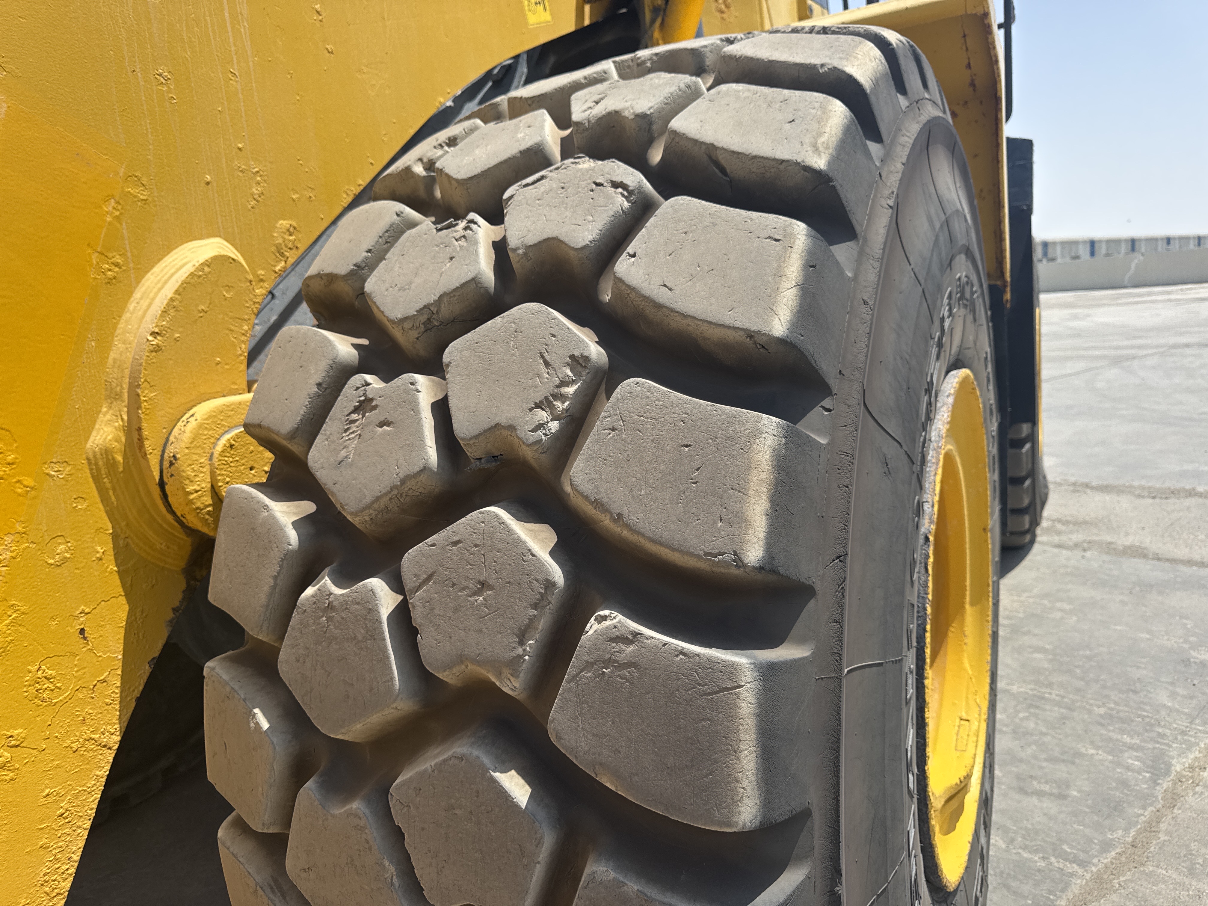 WHL-018-كوماتسو-WA500-6R-لوادر-بعجلات-فحص-الهيكل-الإطار-الأمامي-الأيسر-/-محور-العجلة---الحالة-1