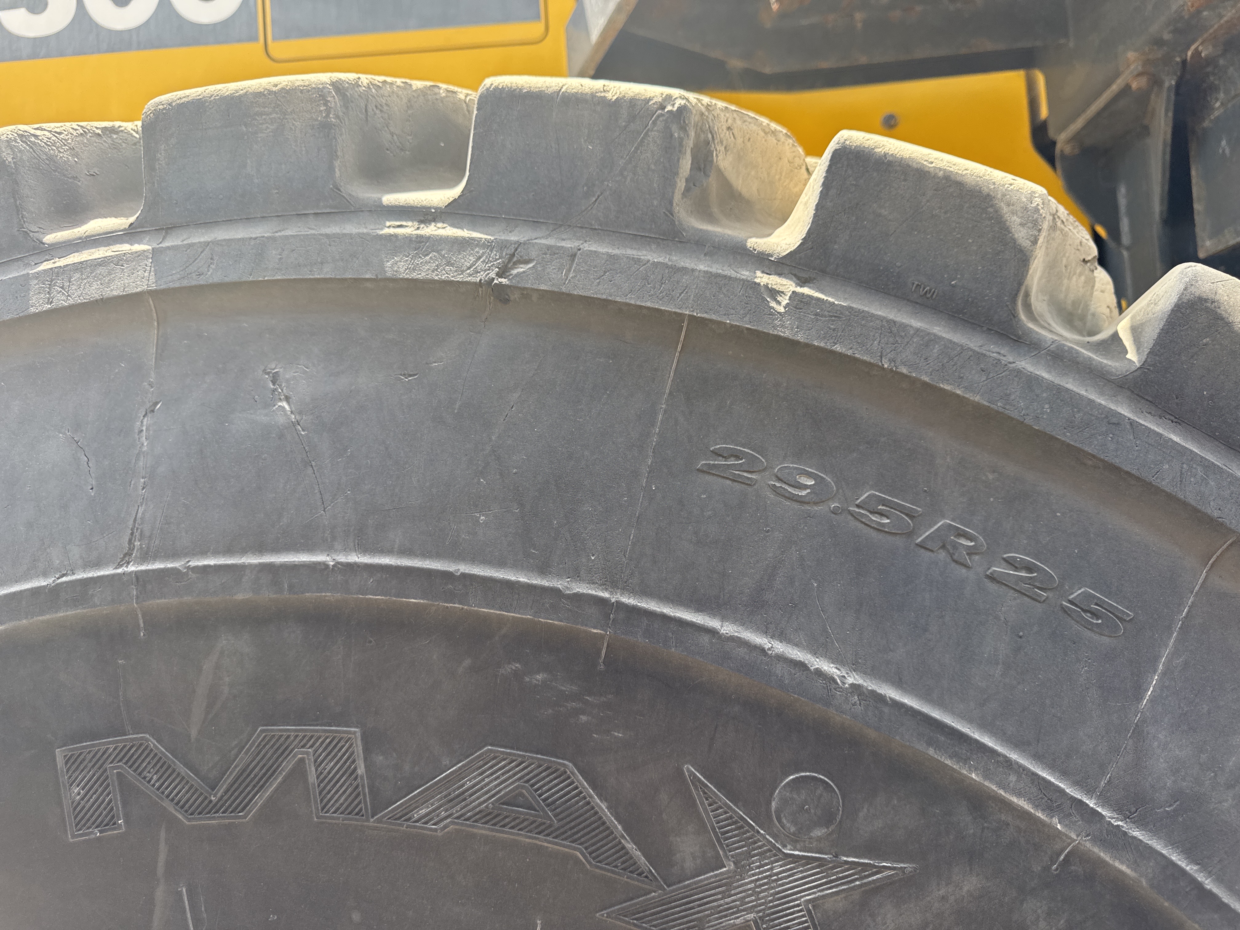 WHL-018-كوماتسو-WA500-6R-لوادر-بعجلات-فحص-الهيكل-الإطار-الخلفي-الأيمن-/-محور-العجلة---الحالة-1