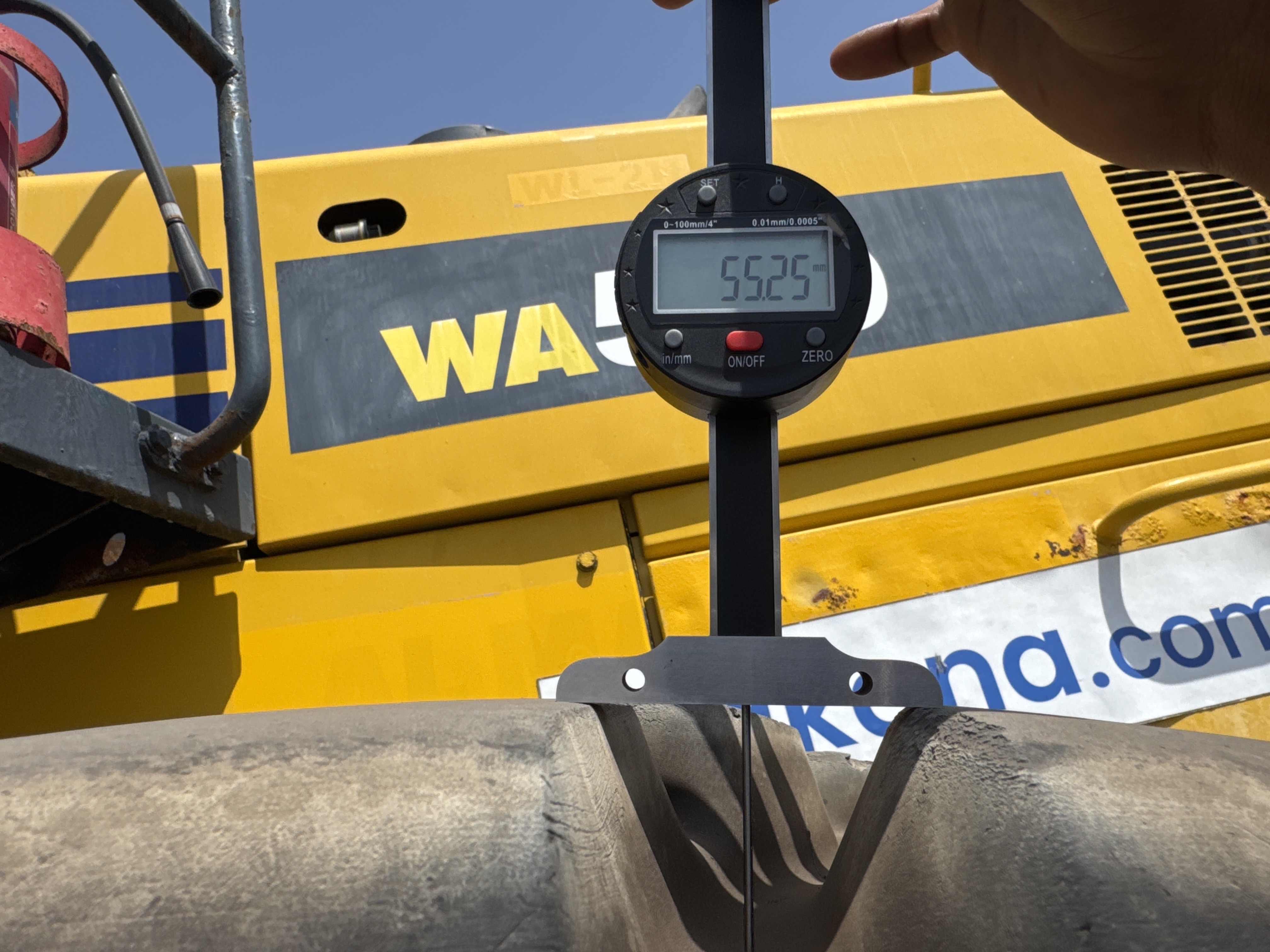 WHL-018-كوماتسو-WA500-6R-لوادر-بعجلات-فحص-الهيكل-الإطار-الخلفي-الأيسر---عمق-المداس-1