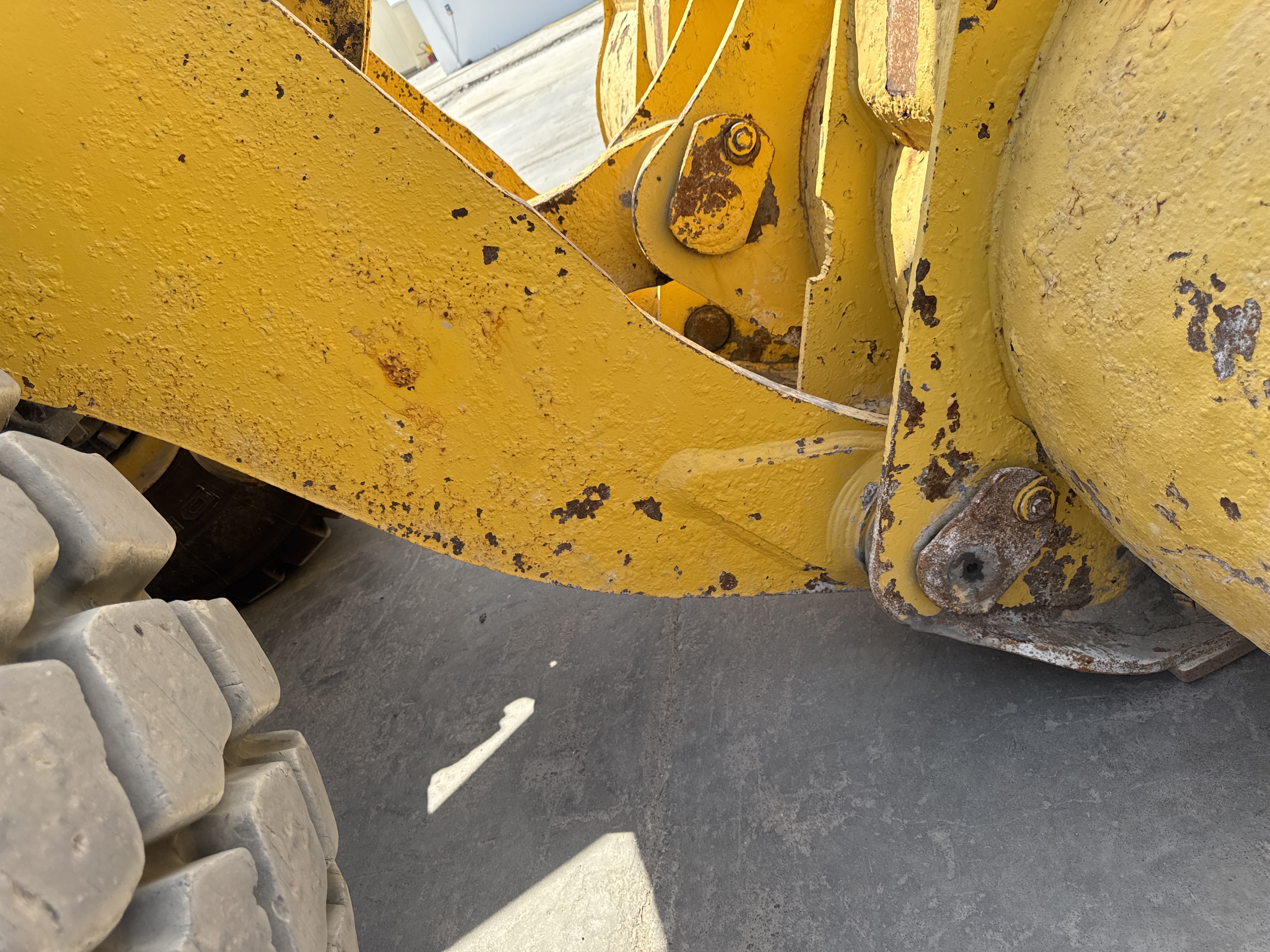 WHL-018-كوماتسو-WA500-6R-لوادر-بعجلات-فحص-الهيكل-ذراع-الرفع-1