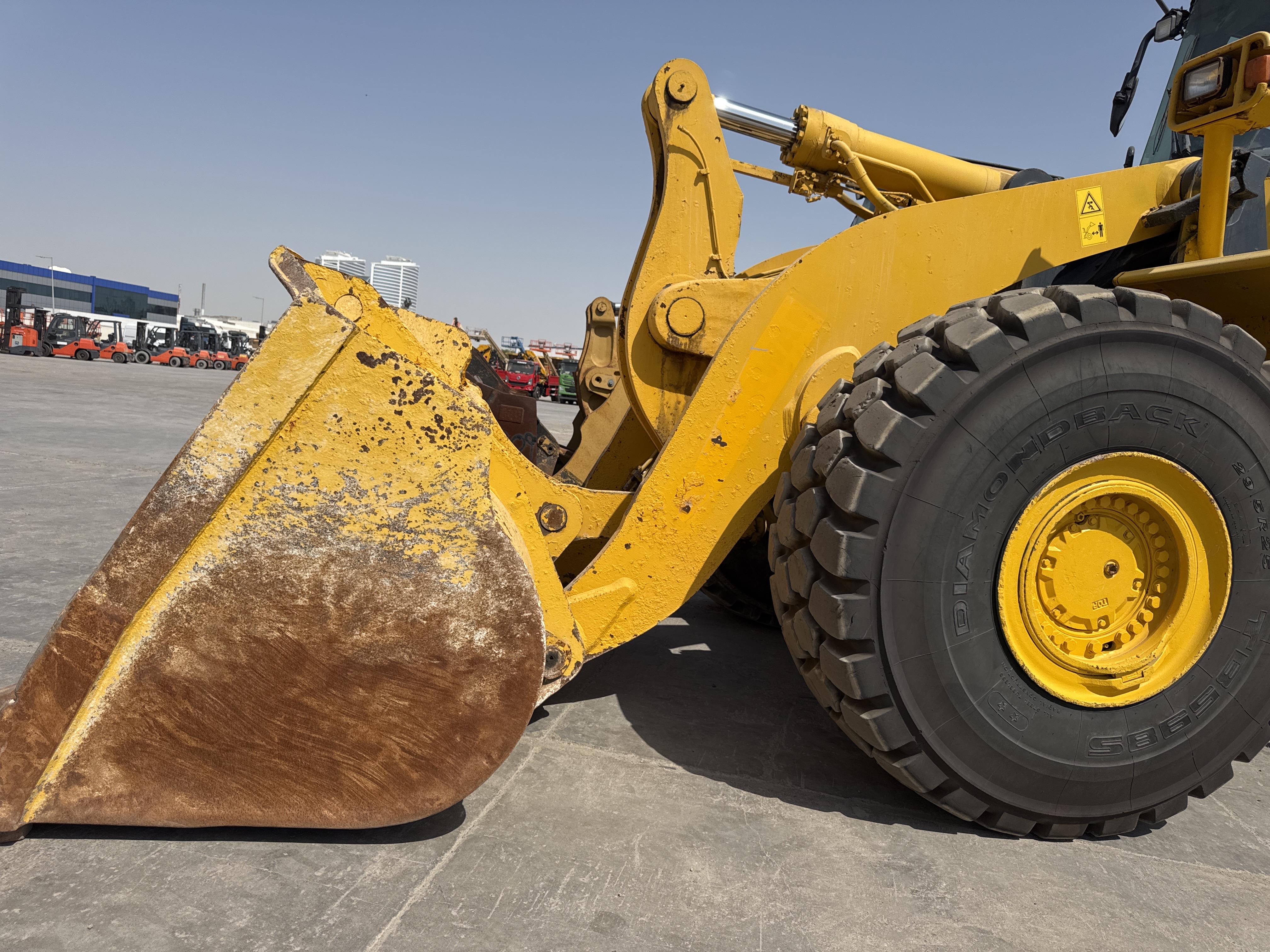WHL-018-كوماتسو-WA500-6R-لوادر-بعجلات-فحص-الهيكل-الصبغ-1