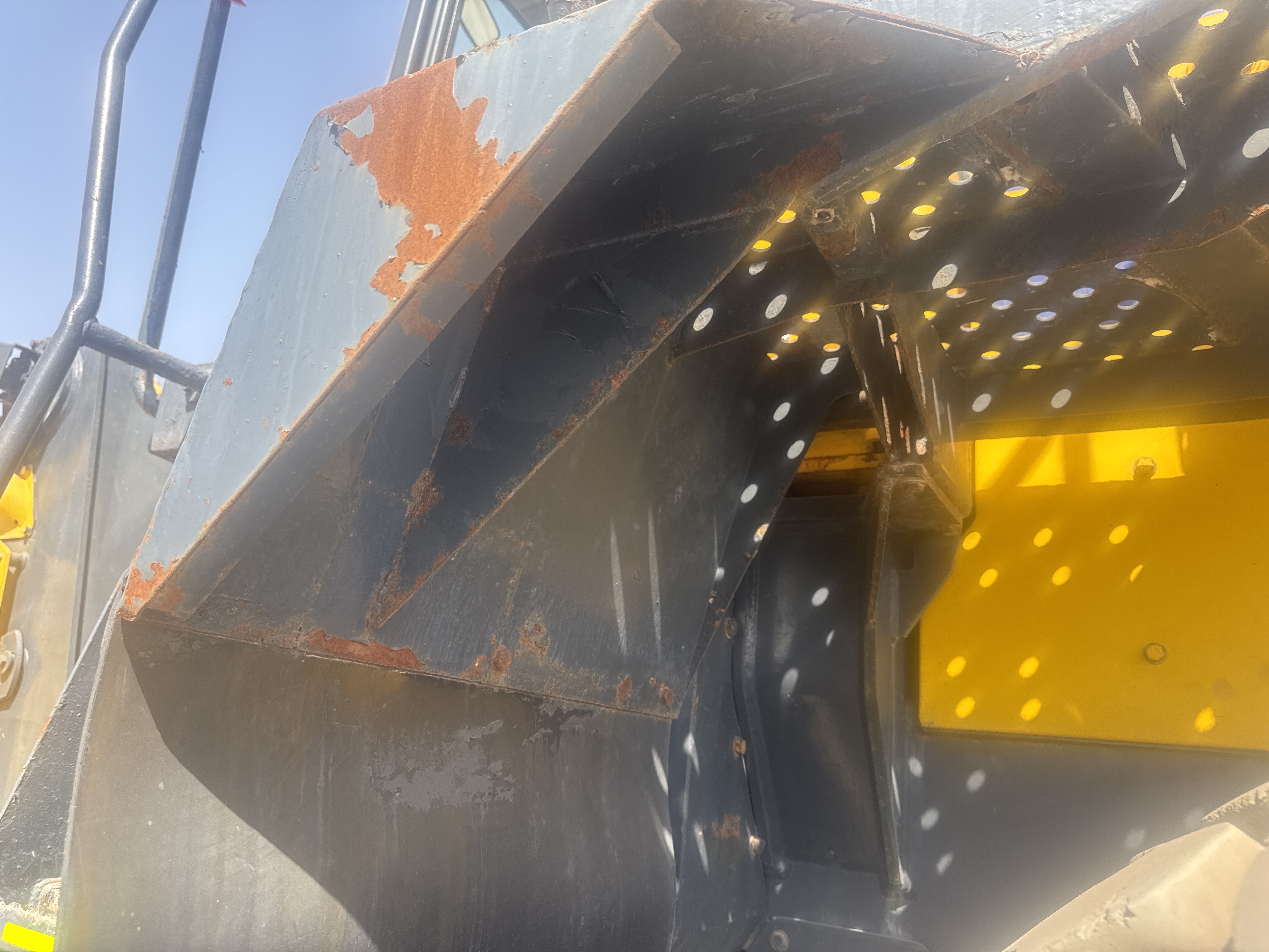WHL-018-كوماتسو-WA500-6R-لوادر-بعجلات-فحص-الهيكل-الصفائح-المعدنية-(الفيبرجلاس)-1
