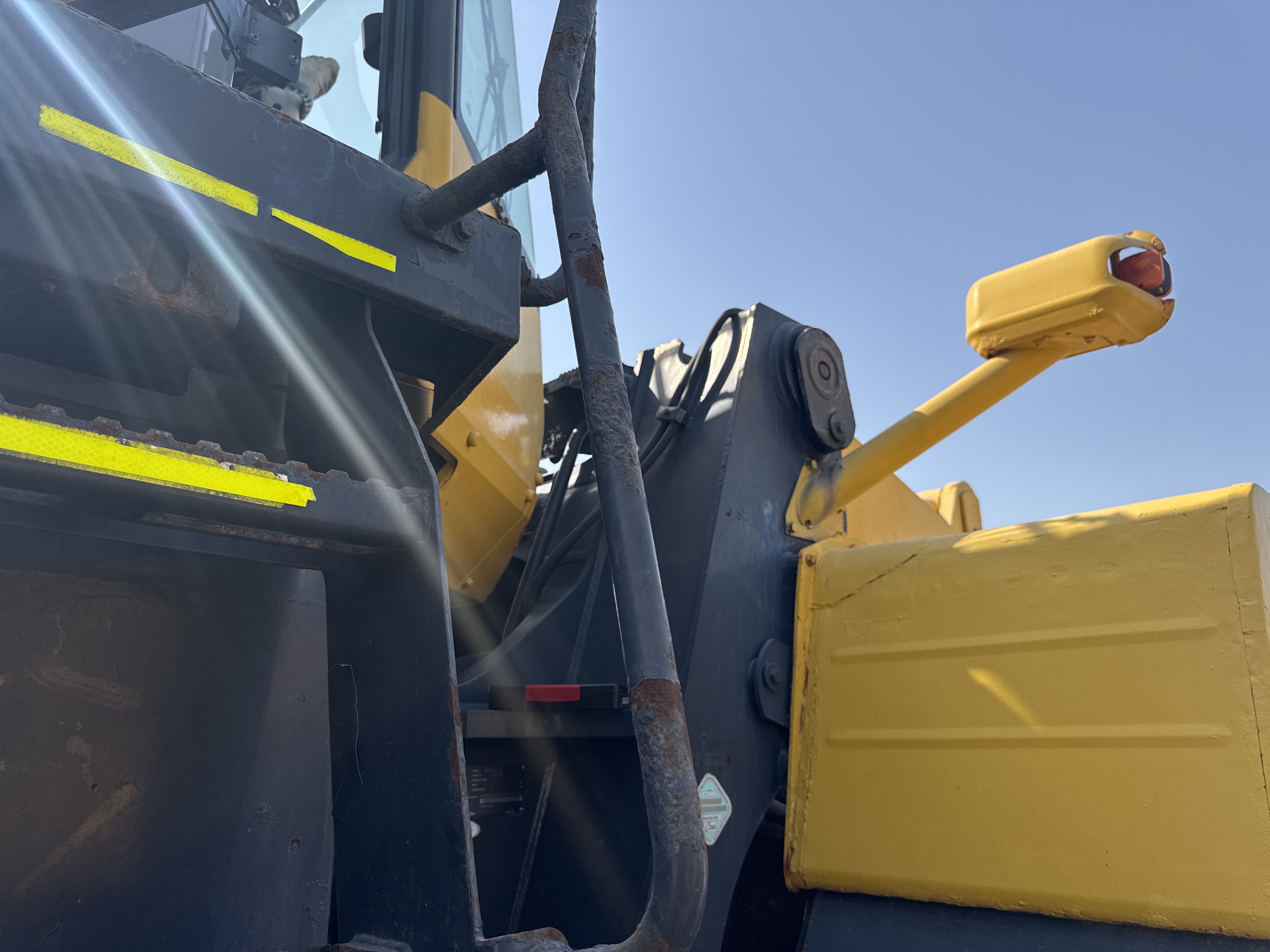 WHL-018-كوماتسو-WA500-6R-لوادر-بعجلات-فحص-الهيكل-الدرابزين-1