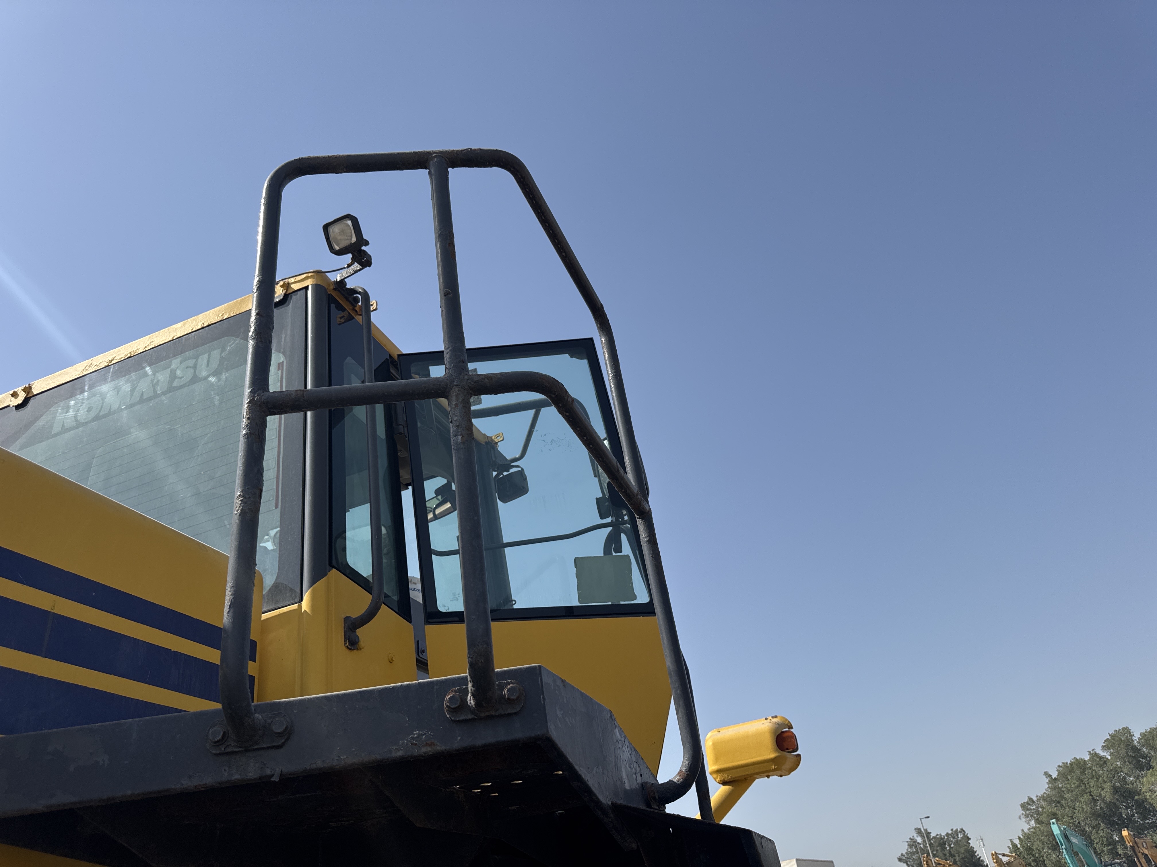 WHL-018-كوماتسو-WA500-6R-لوادر-بعجلات-فحص-الهيكل-الدرابزين-1