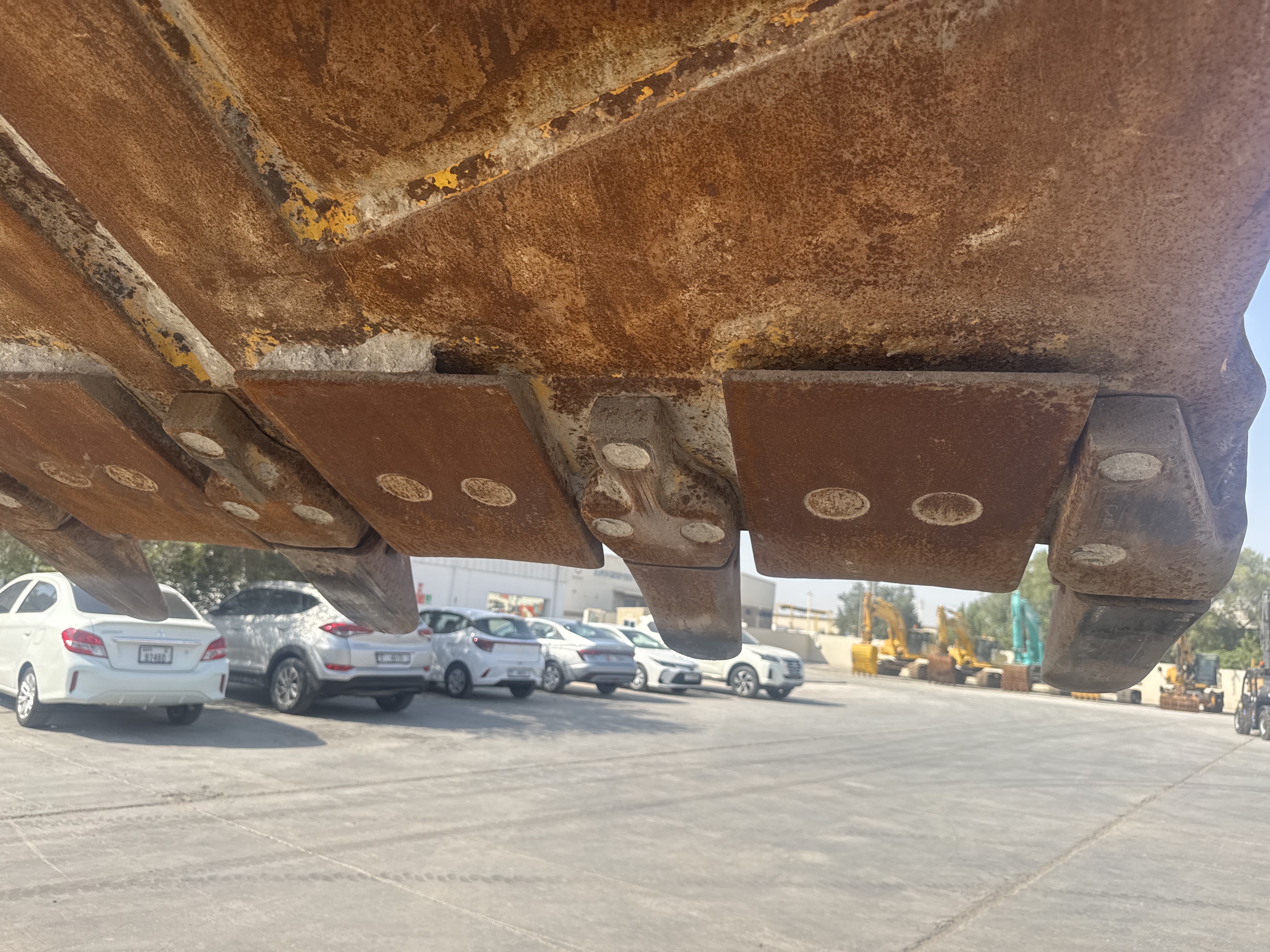 WHL-018-كوماتسو-WA500-6R-لوادر-بعجلات-فحص-المرفقات-أسنان-وحواف-القطع-لدلو-اللودر-1