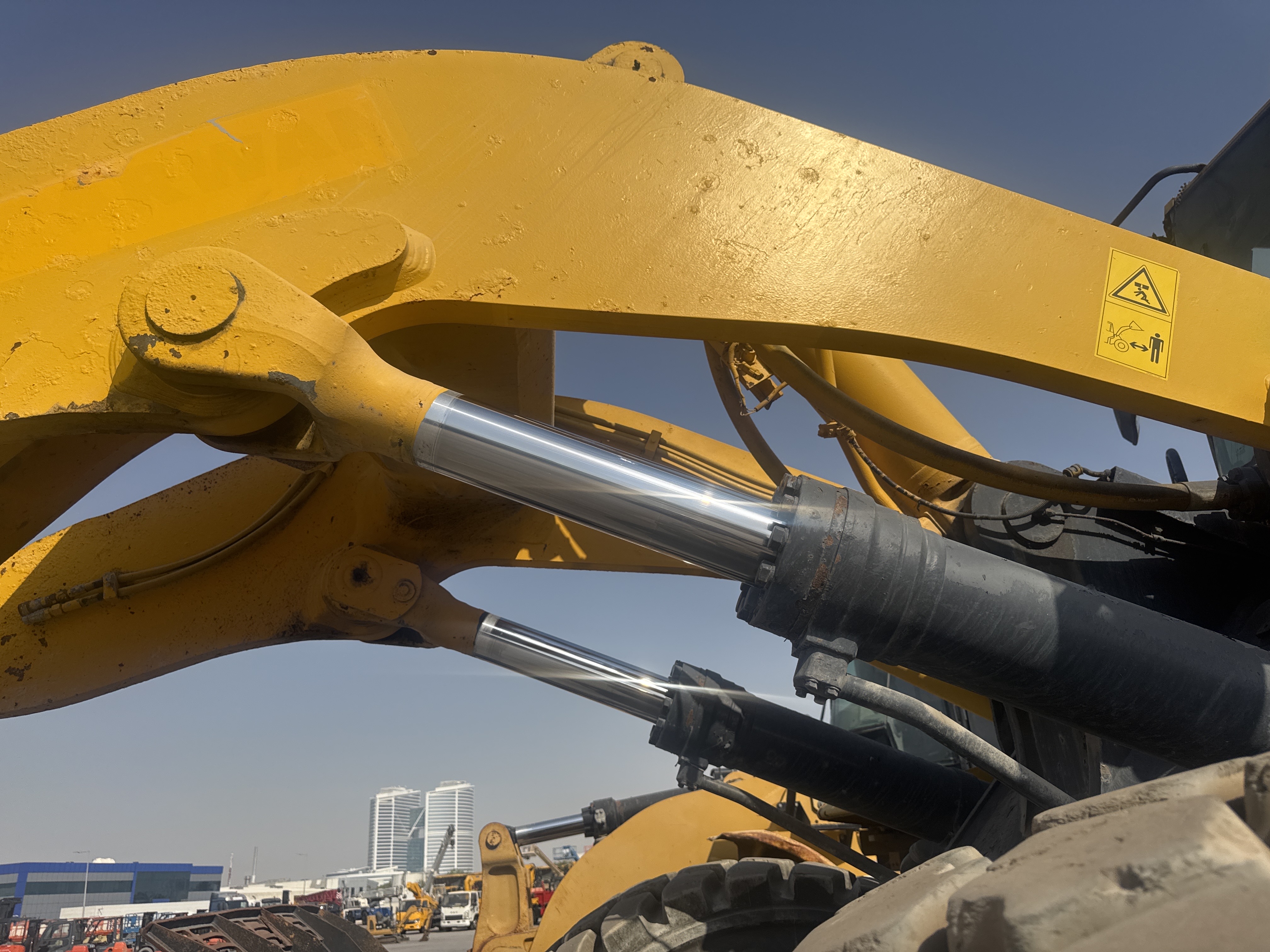 WHL-018-كوماتسو-WA500-6R-لوادر-بعجلات-فحص-الهيدروليك-أسطوانة-رفع-الذراع-1
