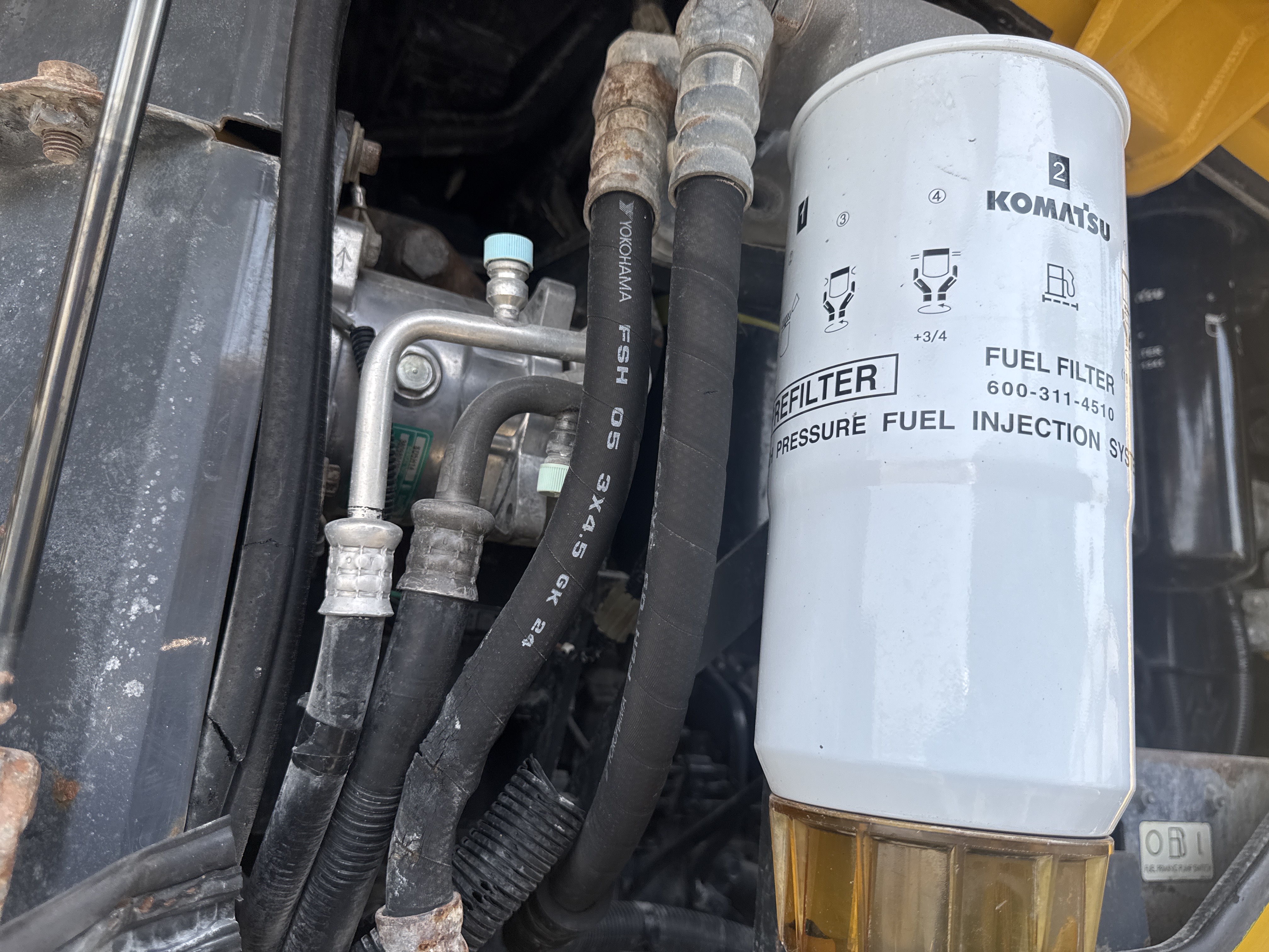 WHL-018-كوماتسو-WA500-6R-لوادر-بعجلات-فحص-المحرك-الخراطيم-1