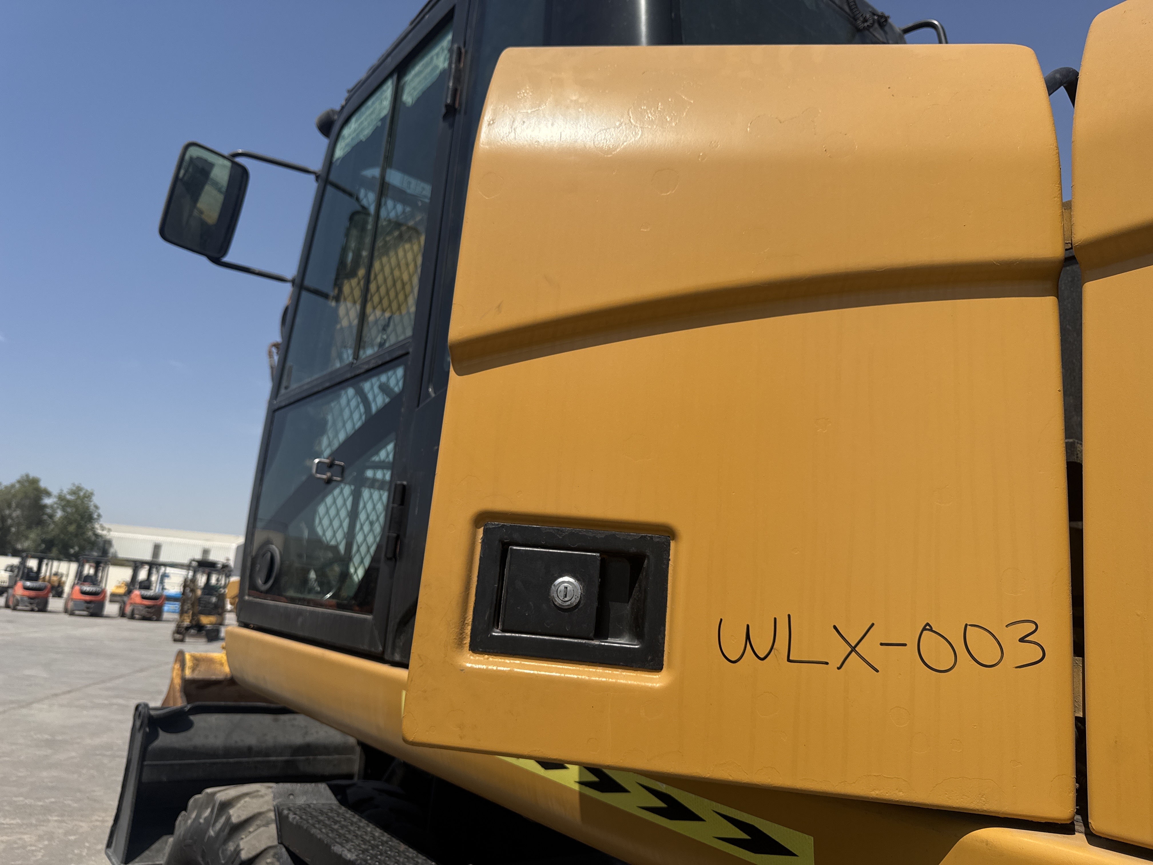 WLX-003-كاتربيلر-M318D-حفارات-ذات-عجلات-فحص-الهيكل-الصفائح-المعدنية-(الفيبرجلاس)-1