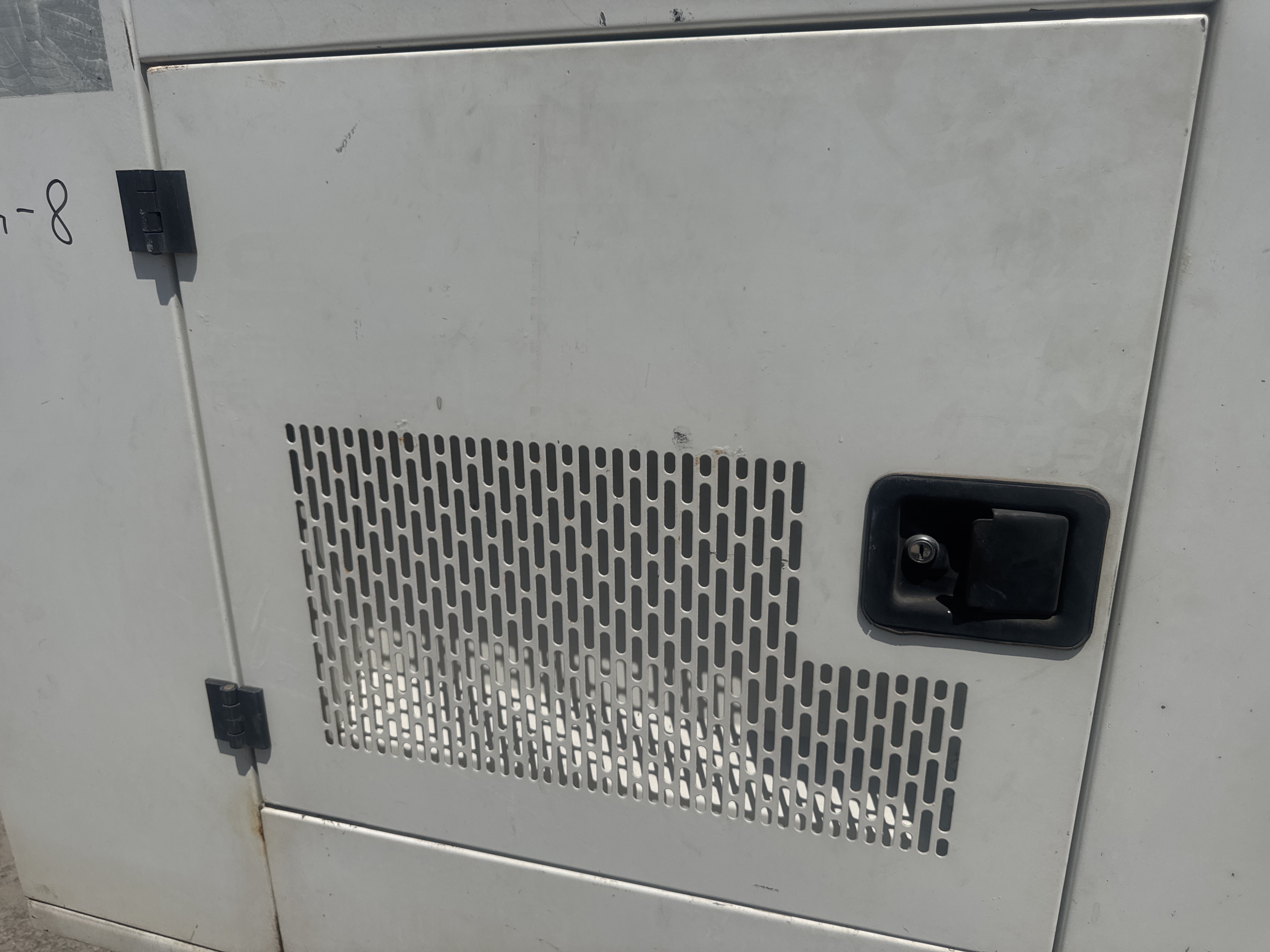 SGG-008-Perkins-30-kVA-Stationary-generators-inspection-Structure-Door-handles-1
