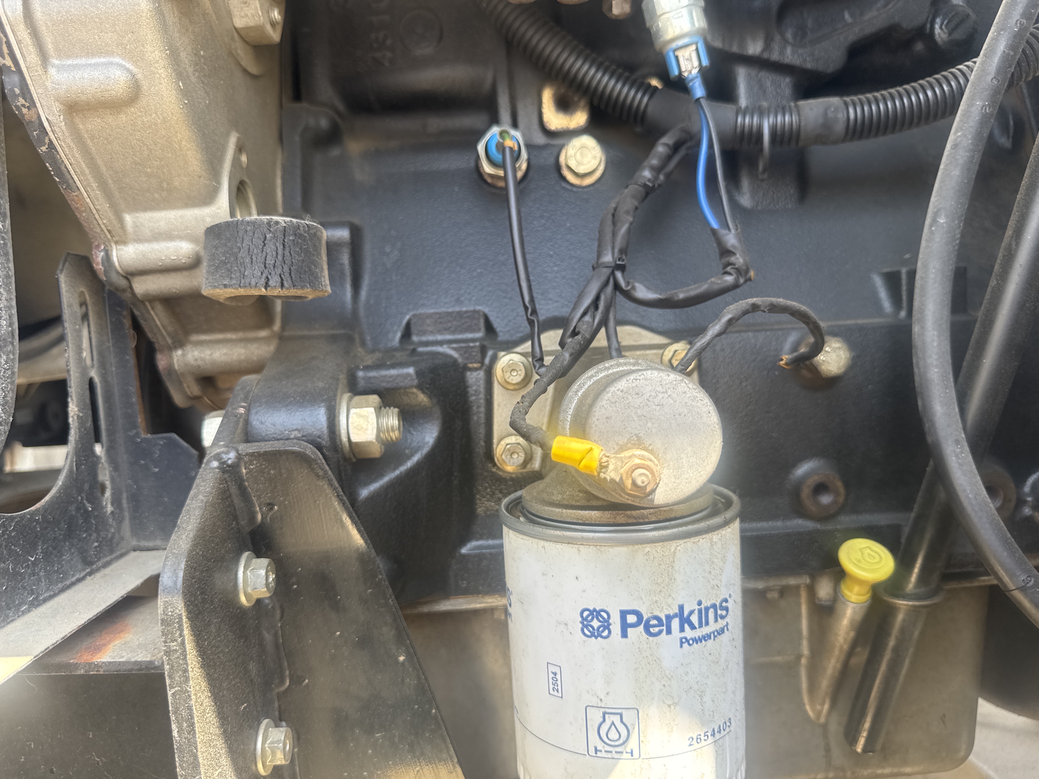 SGG-008-Perkins-30-kVA-Stationary-generators-inspection-Engine-Engine-oil-leaks-1