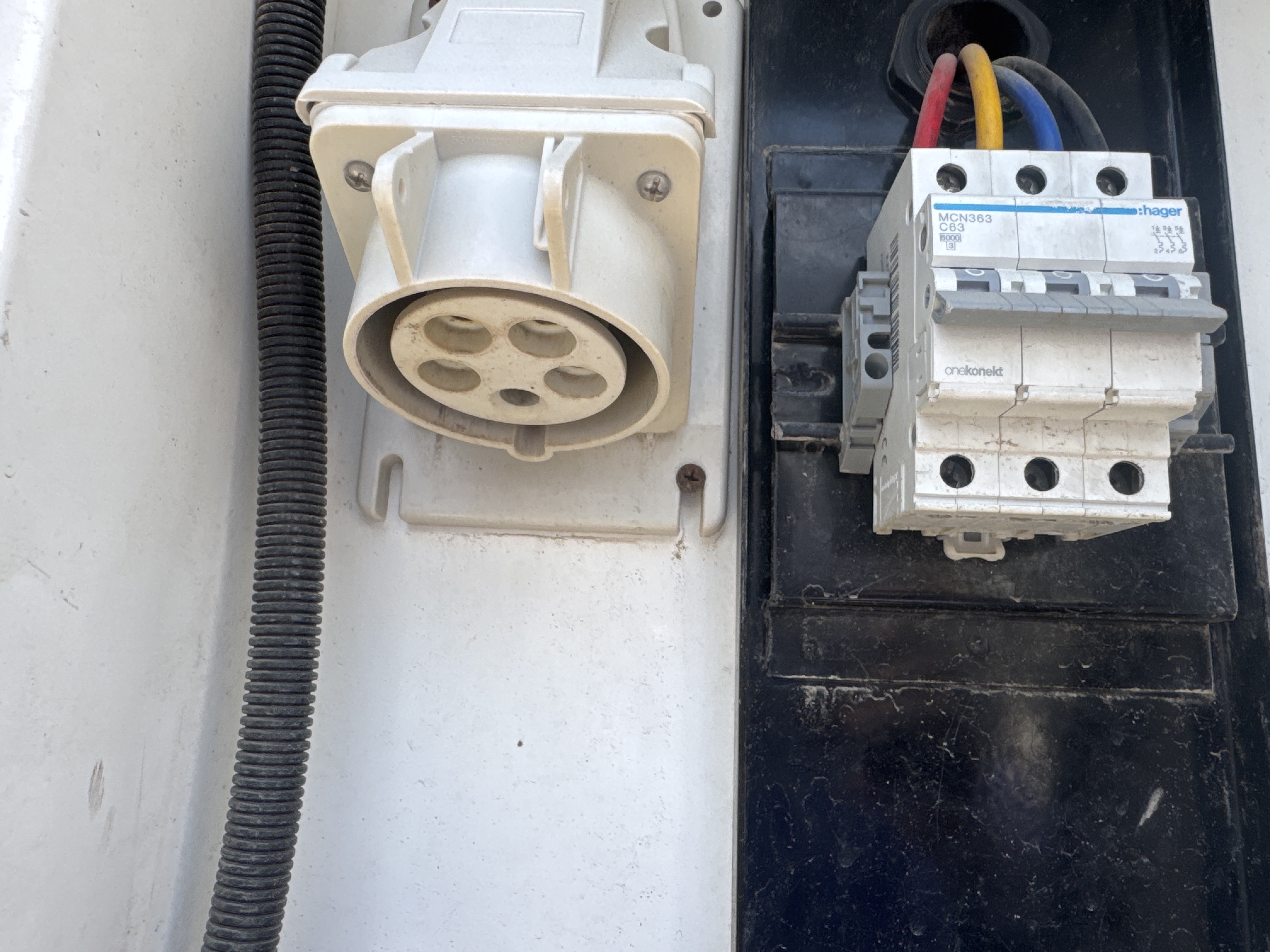SGG-008-Perkins-30-kVA-Stationary-generators-inspection-Operational-Main-harness-1