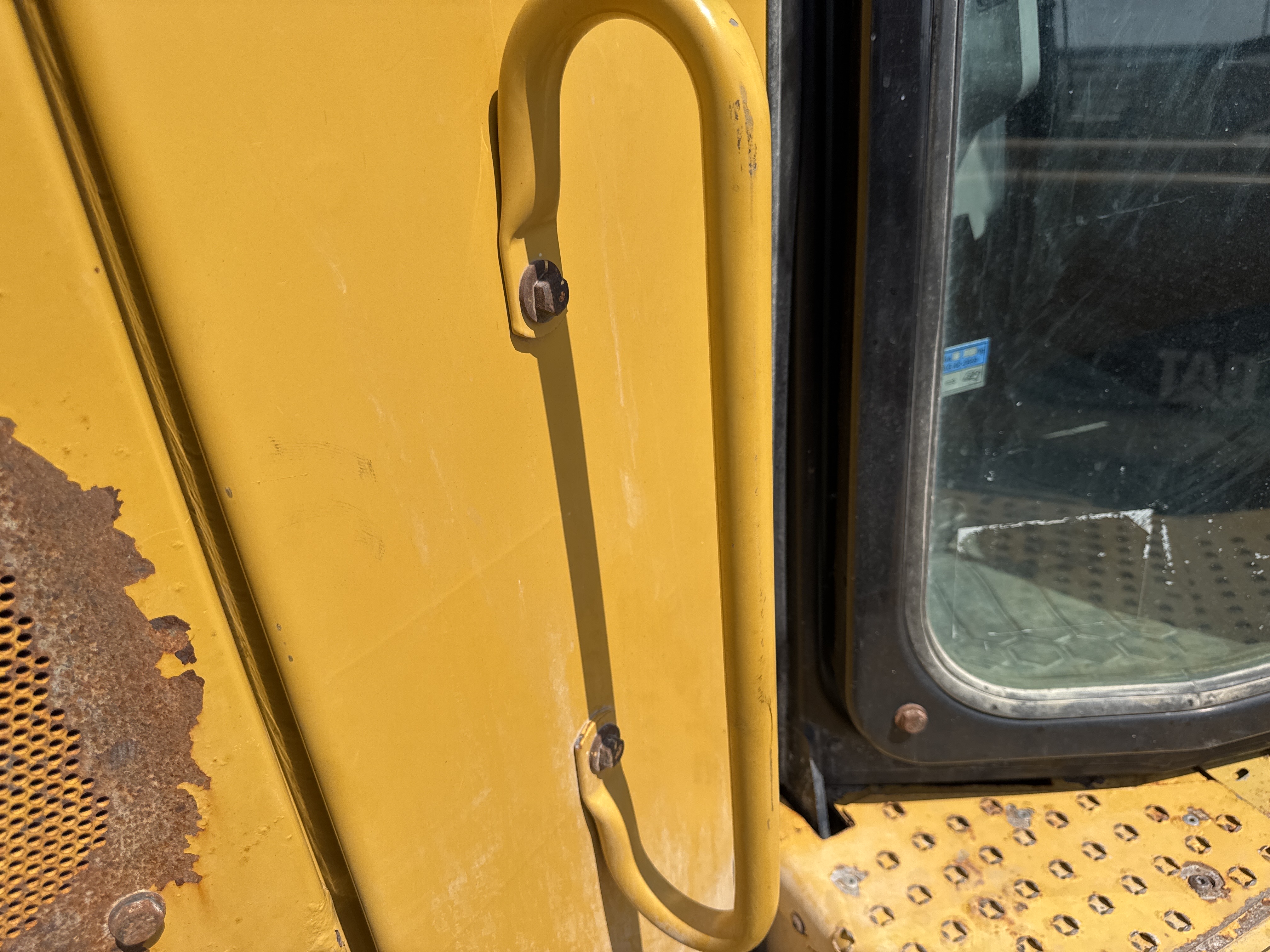CDB-017-Cat-D8T-Crawler-dozers-inspection-Structure-Handrails-1
