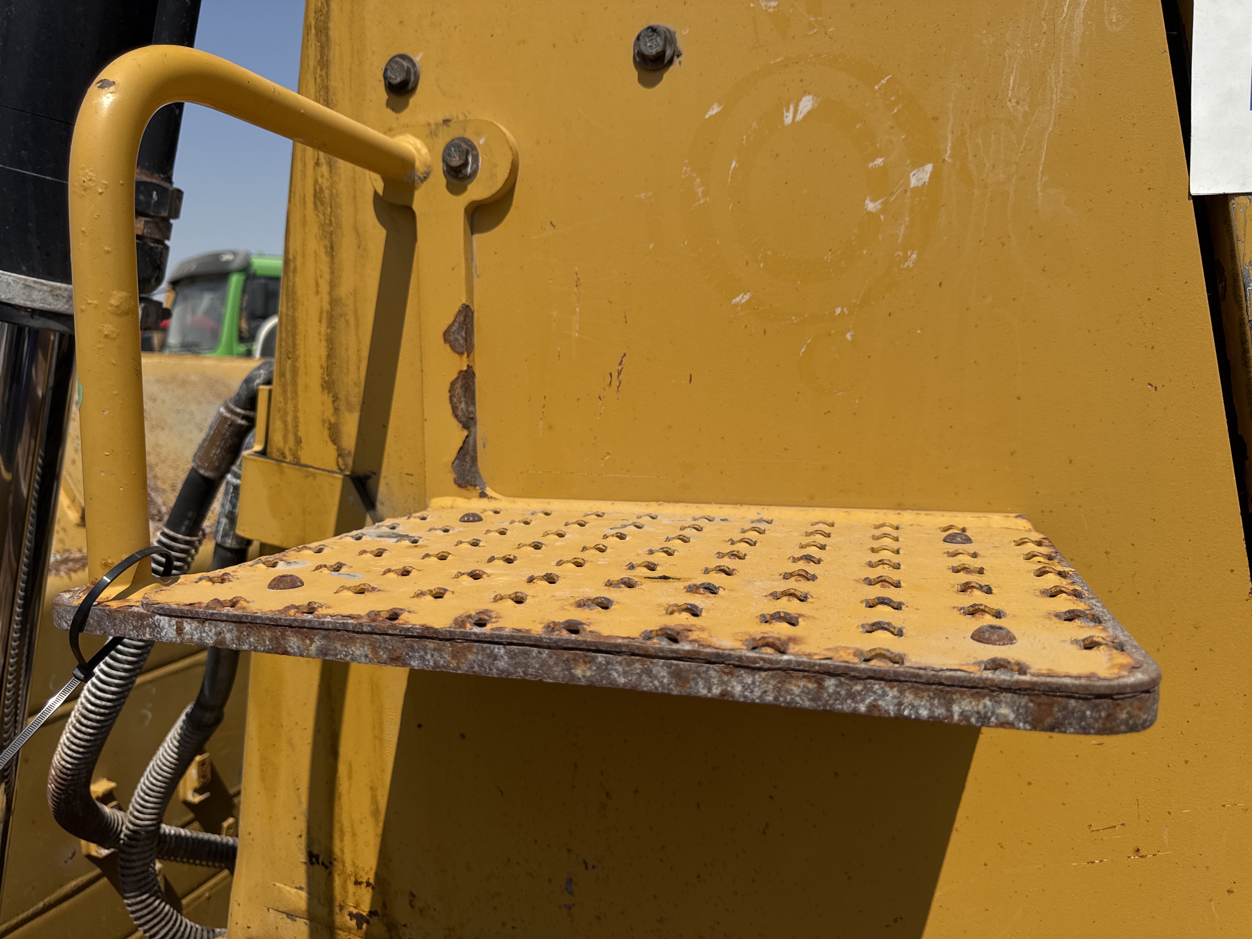CDB-017-Cat-D8T-Crawler-dozers-inspection-Structure-Steps/ladders-1