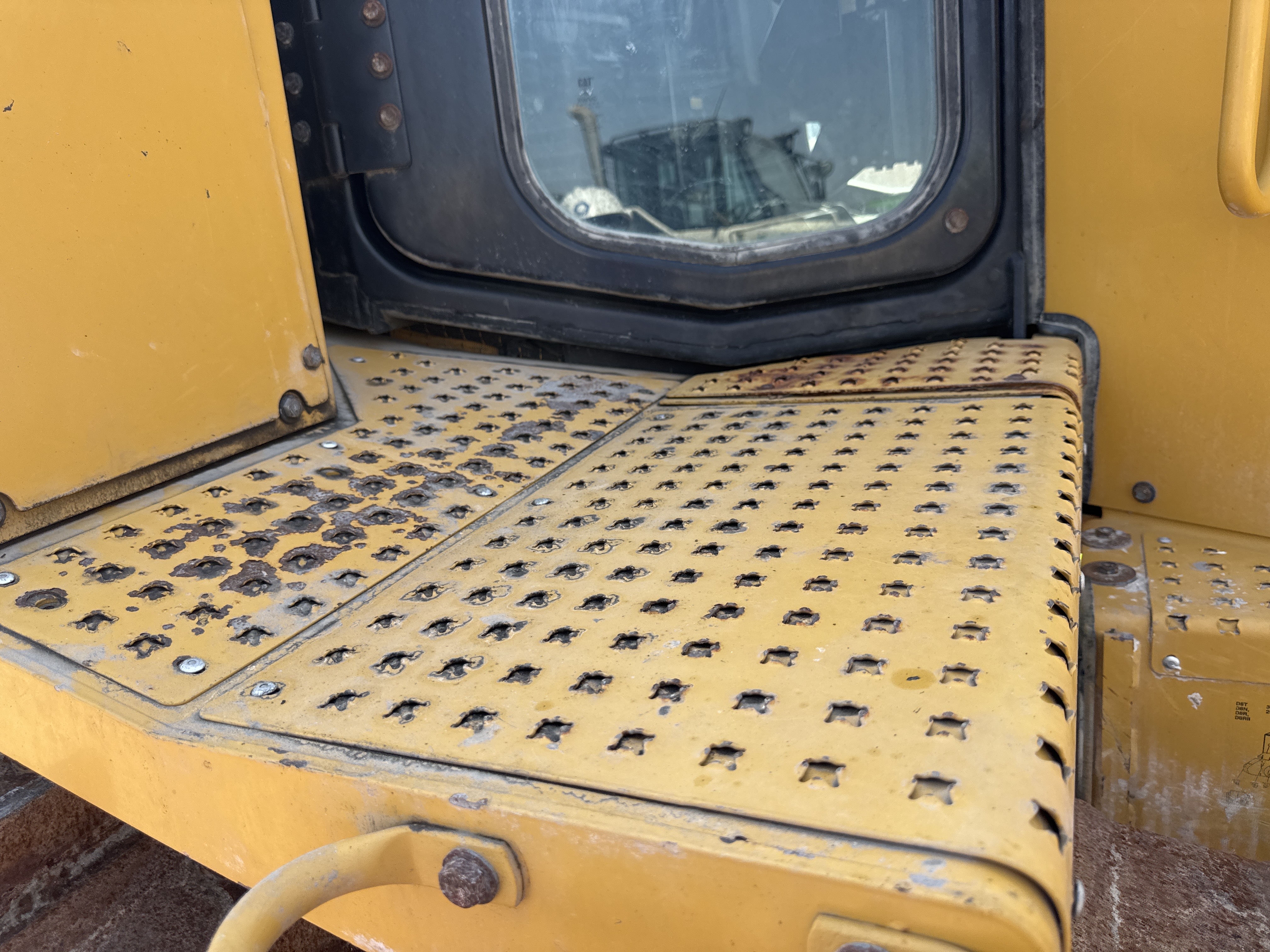 CDB-017-Cat-D8T-Crawler-dozers-inspection-Structure-Steps/ladders-1