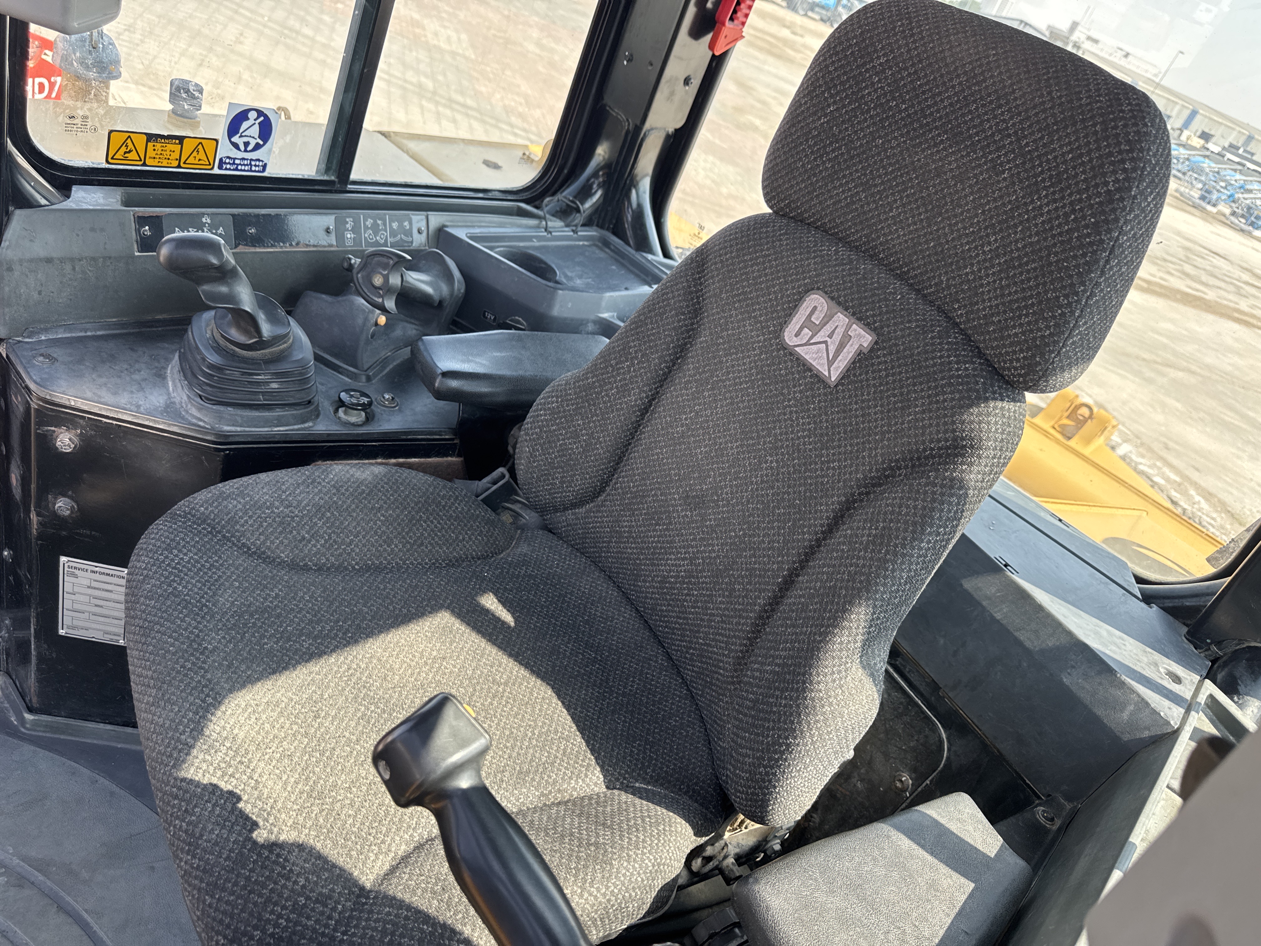 CDB-017-Cat-D8T-Crawler-dozers-inspection-Cabin-Seats/armrests-1