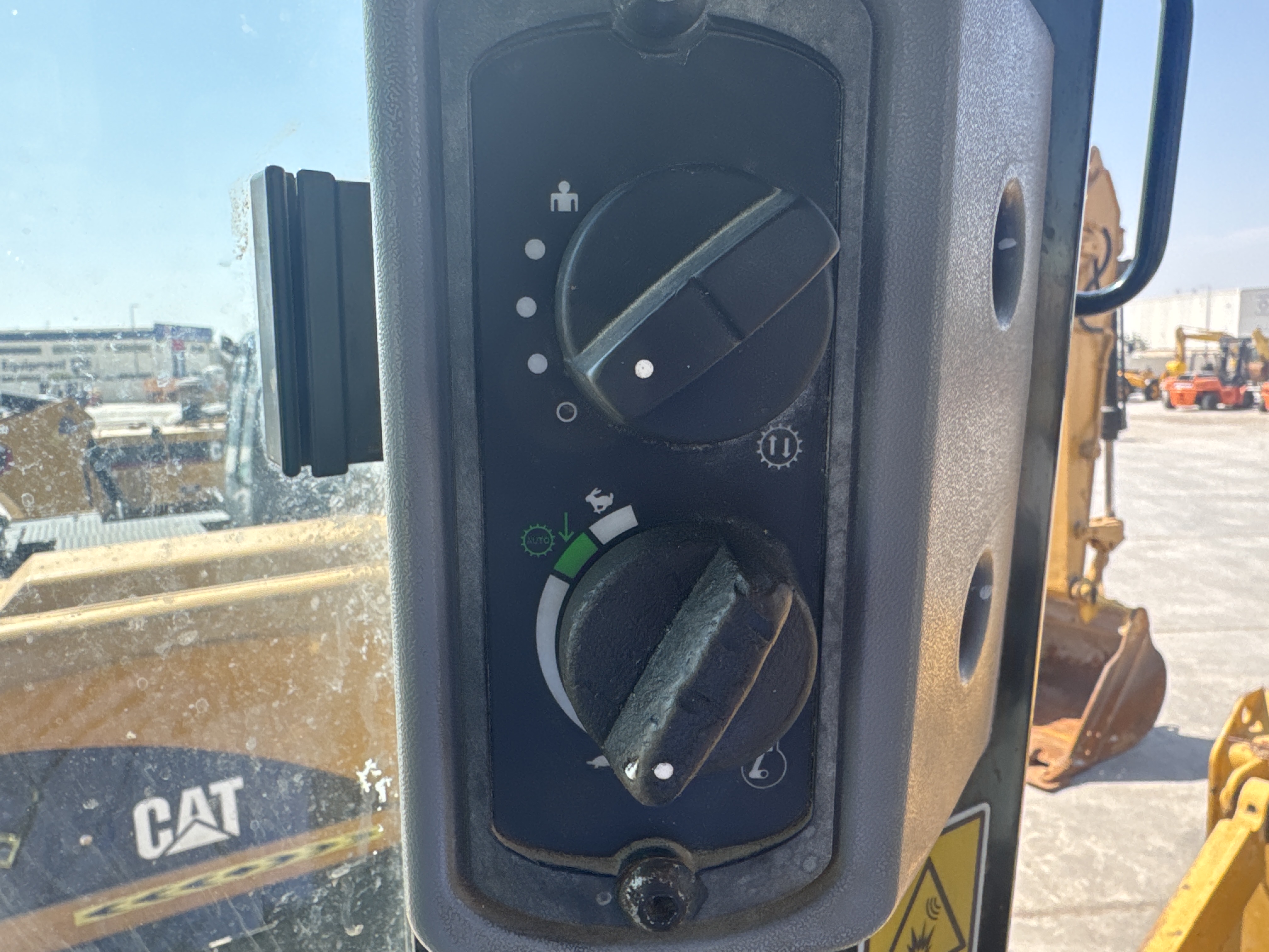 CDB-017-Cat-D8T-Crawler-dozers-inspection-Cabin-Electronic-instrument-board-1