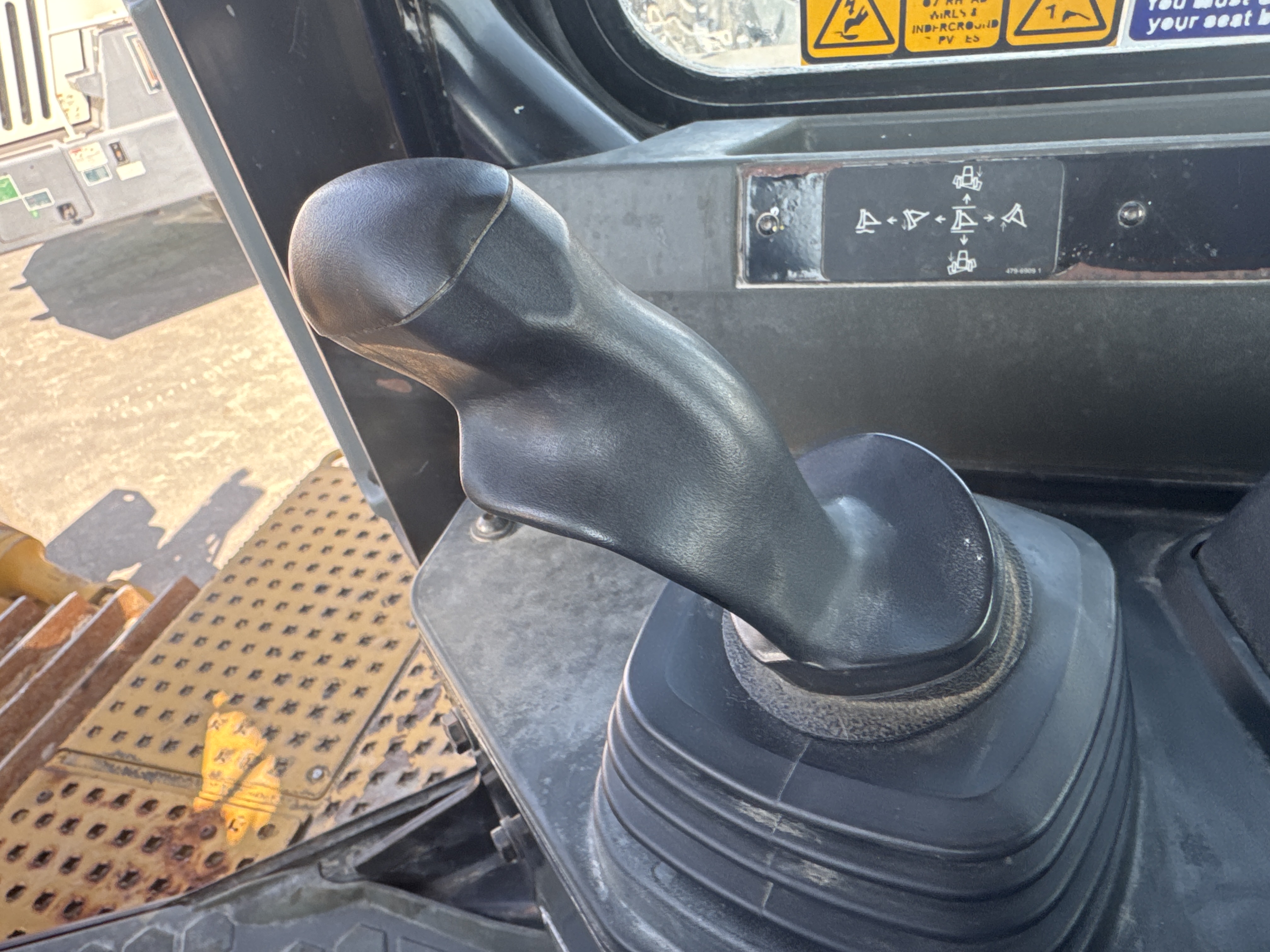 CDB-017-Cat-D8T-Crawler-dozers-inspection-Cabin-Joysticks-1