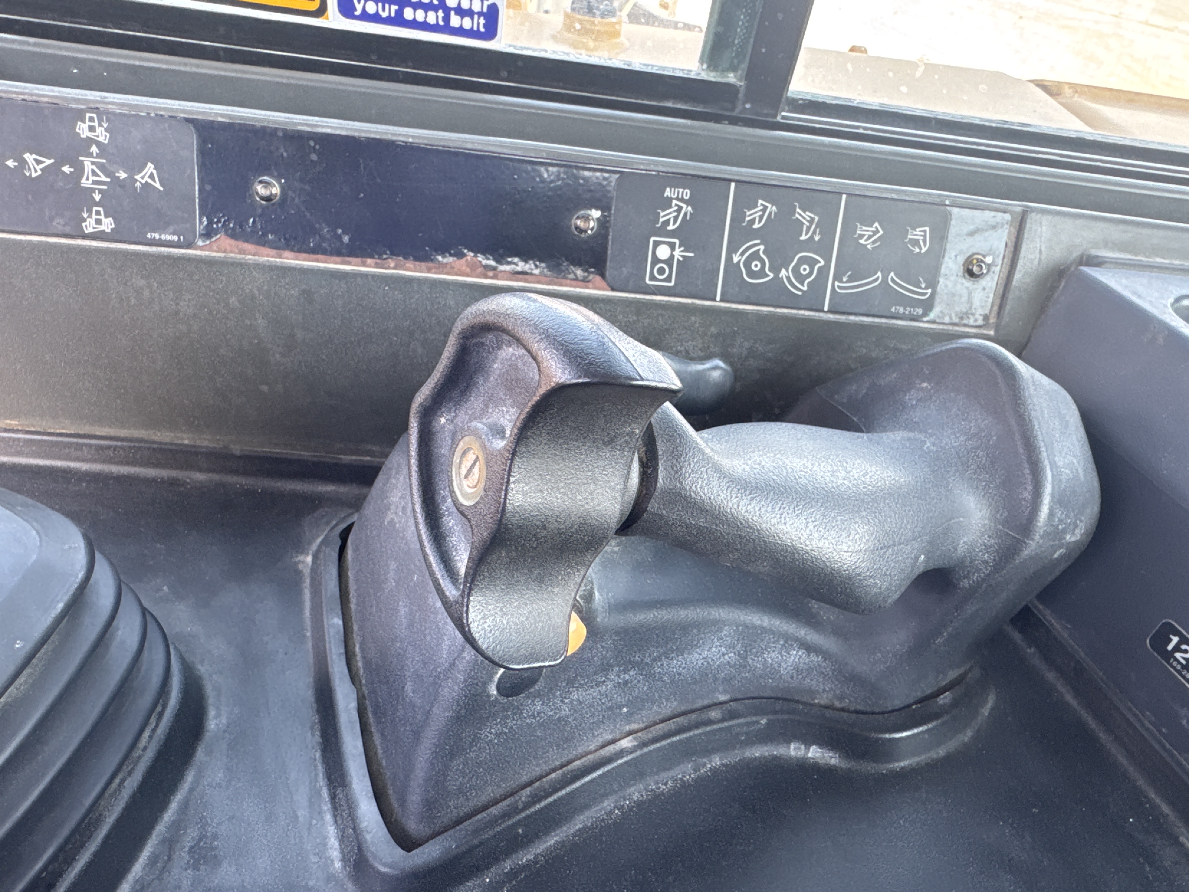 CDB-017-Cat-D8T-Crawler-dozers-inspection-Cabin-Joysticks-1