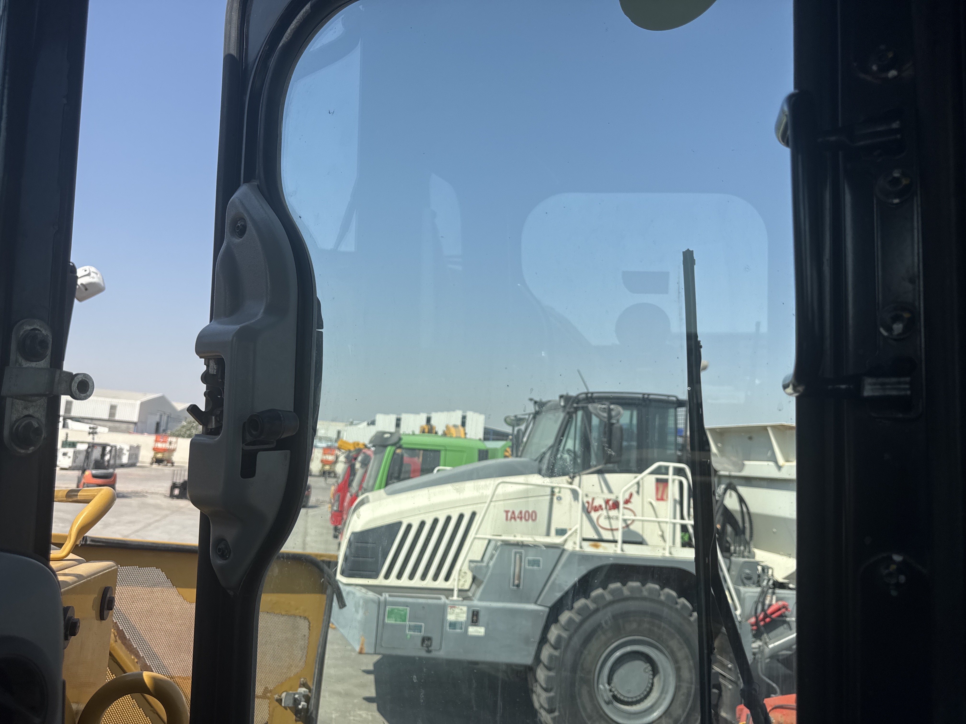 CDB-017-Cat-D8T-Crawler-dozers-inspection-Cabin-Door-handles-1