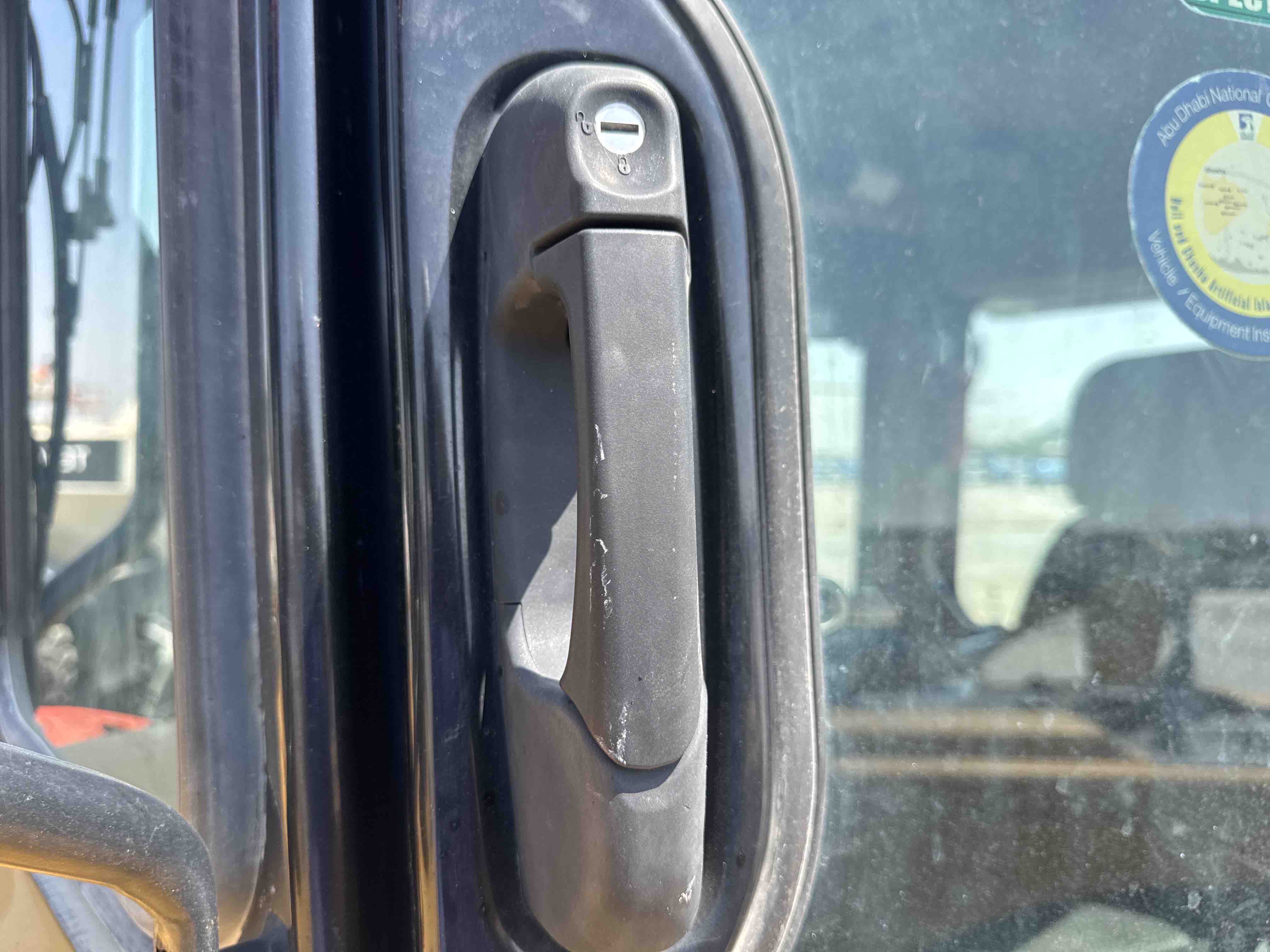 CDB-017-Cat-D8T-Crawler-dozers-inspection-Cabin-Door-handles-1