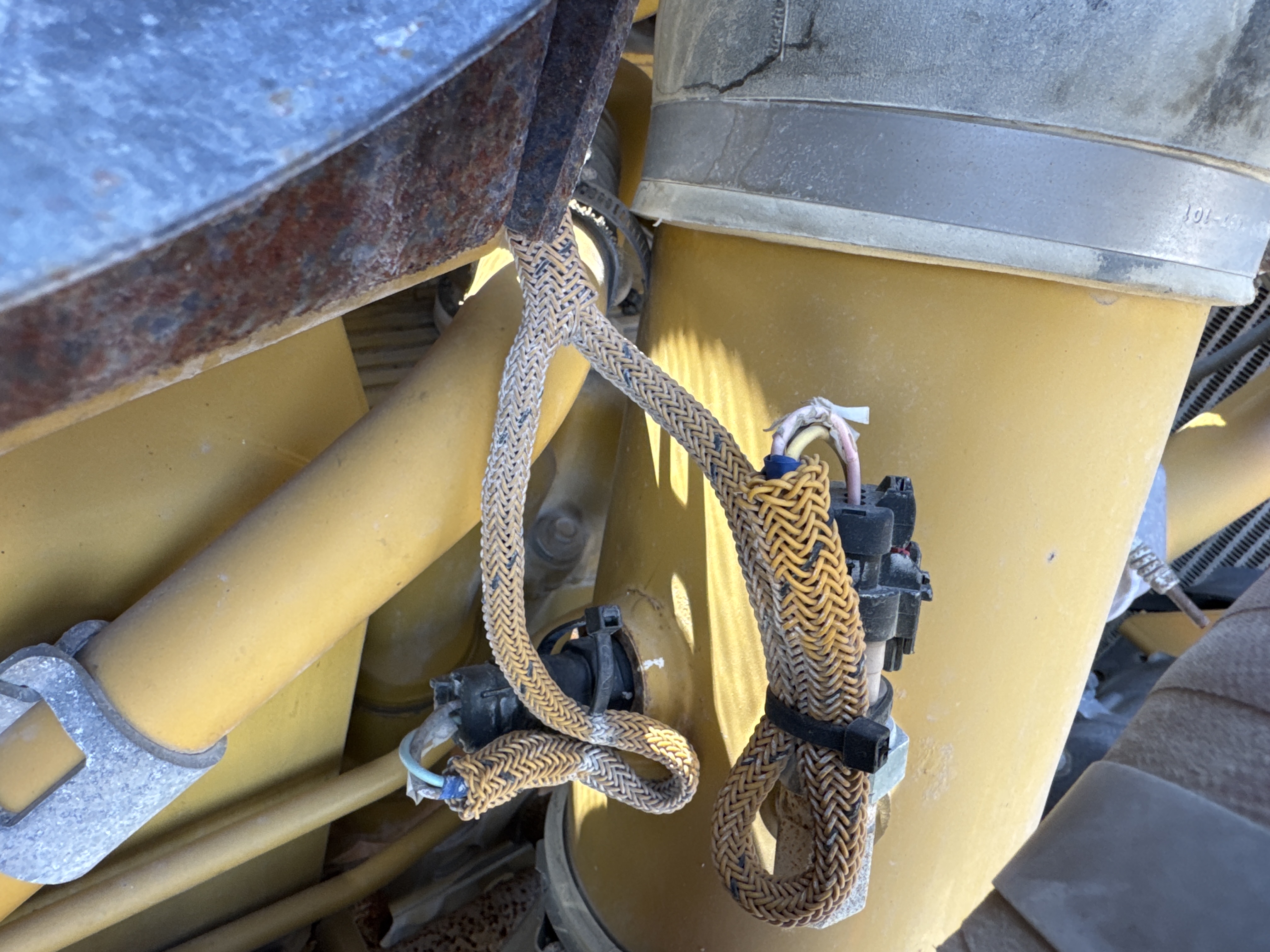 CDB-017-Cat-D8T-Crawler-dozers-inspection-Electronics-Main-harness-1