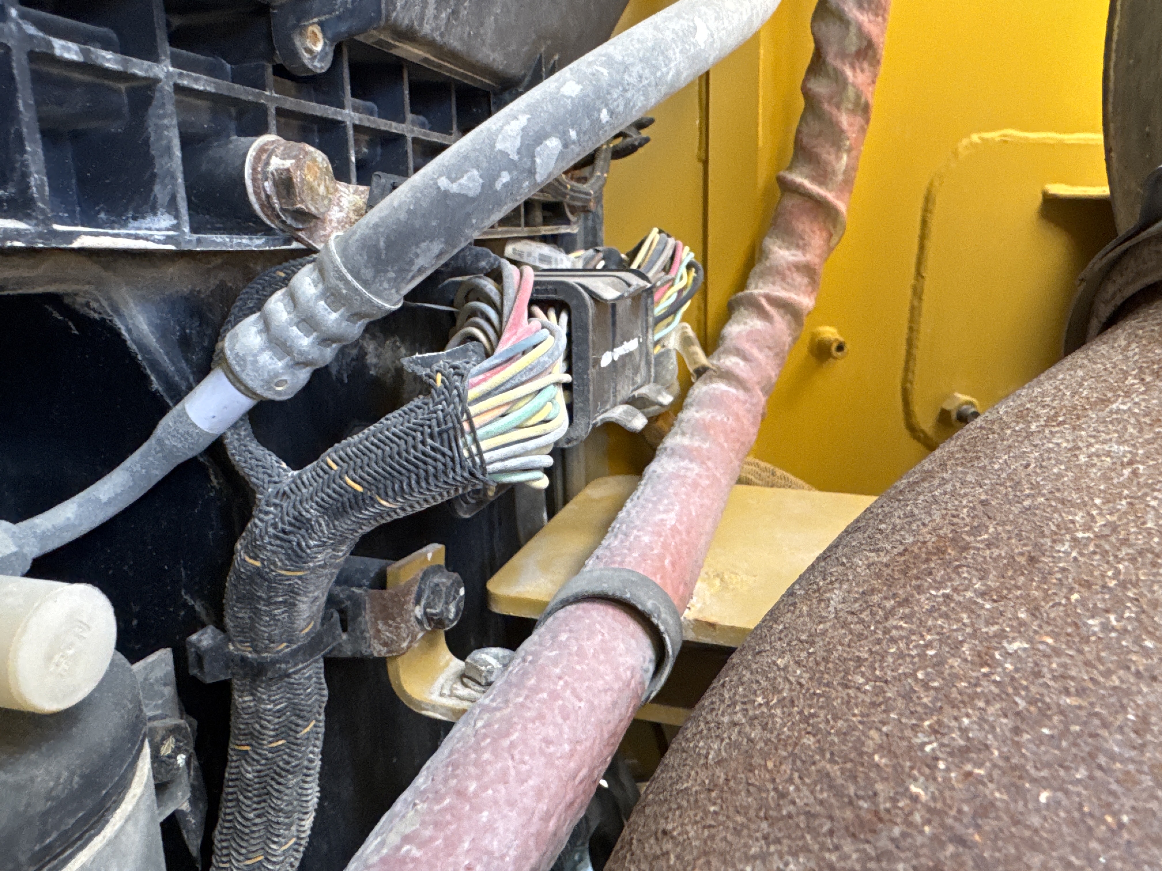 CDB-017-Cat-D8T-Crawler-dozers-inspection-Electronics-Main-harness-1